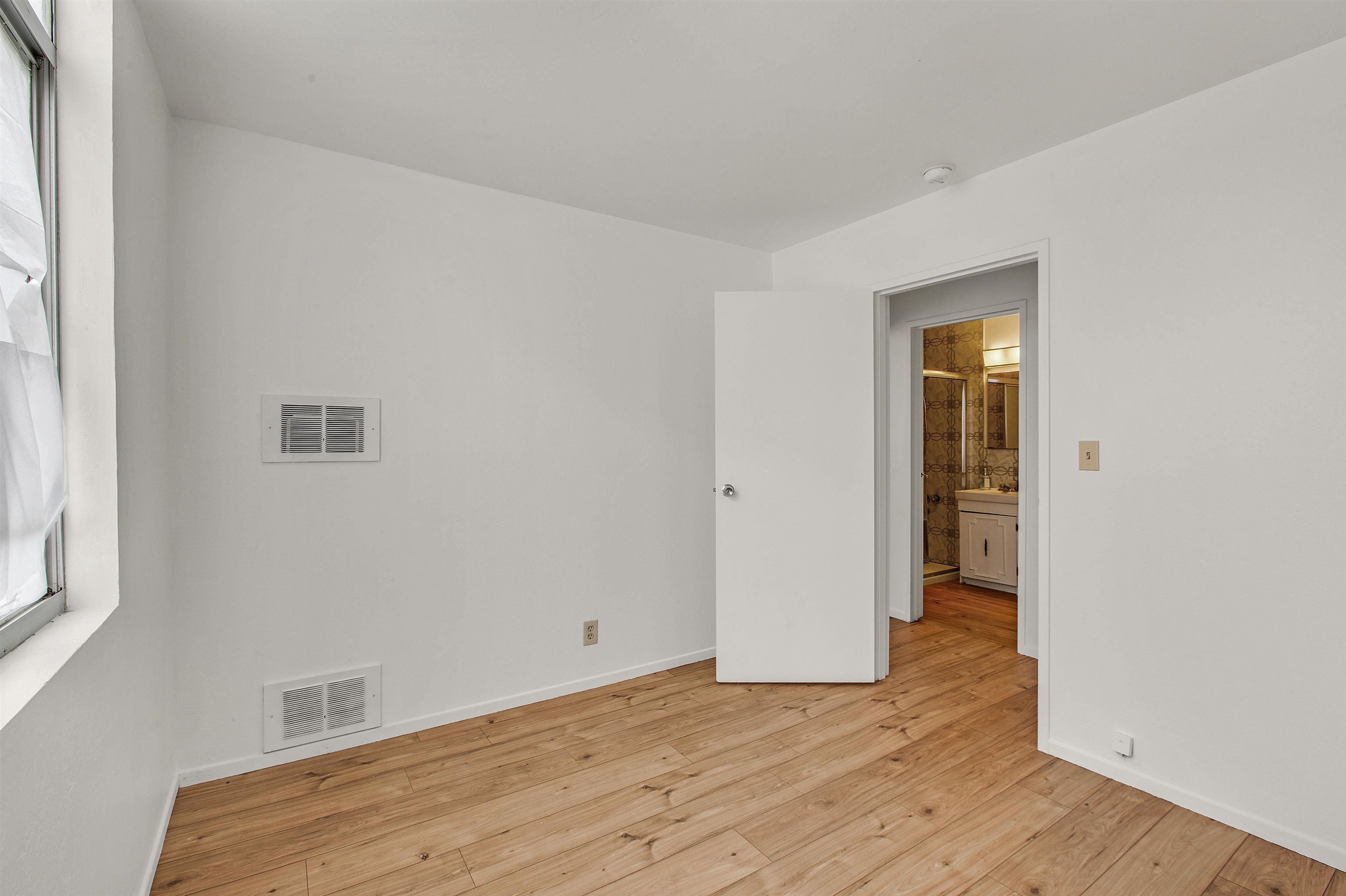 Detail Gallery Image 8 of 19 For 1540 Ofarrell St #1,  San Francisco,  CA 94115 - 3 Beds | 2 Baths