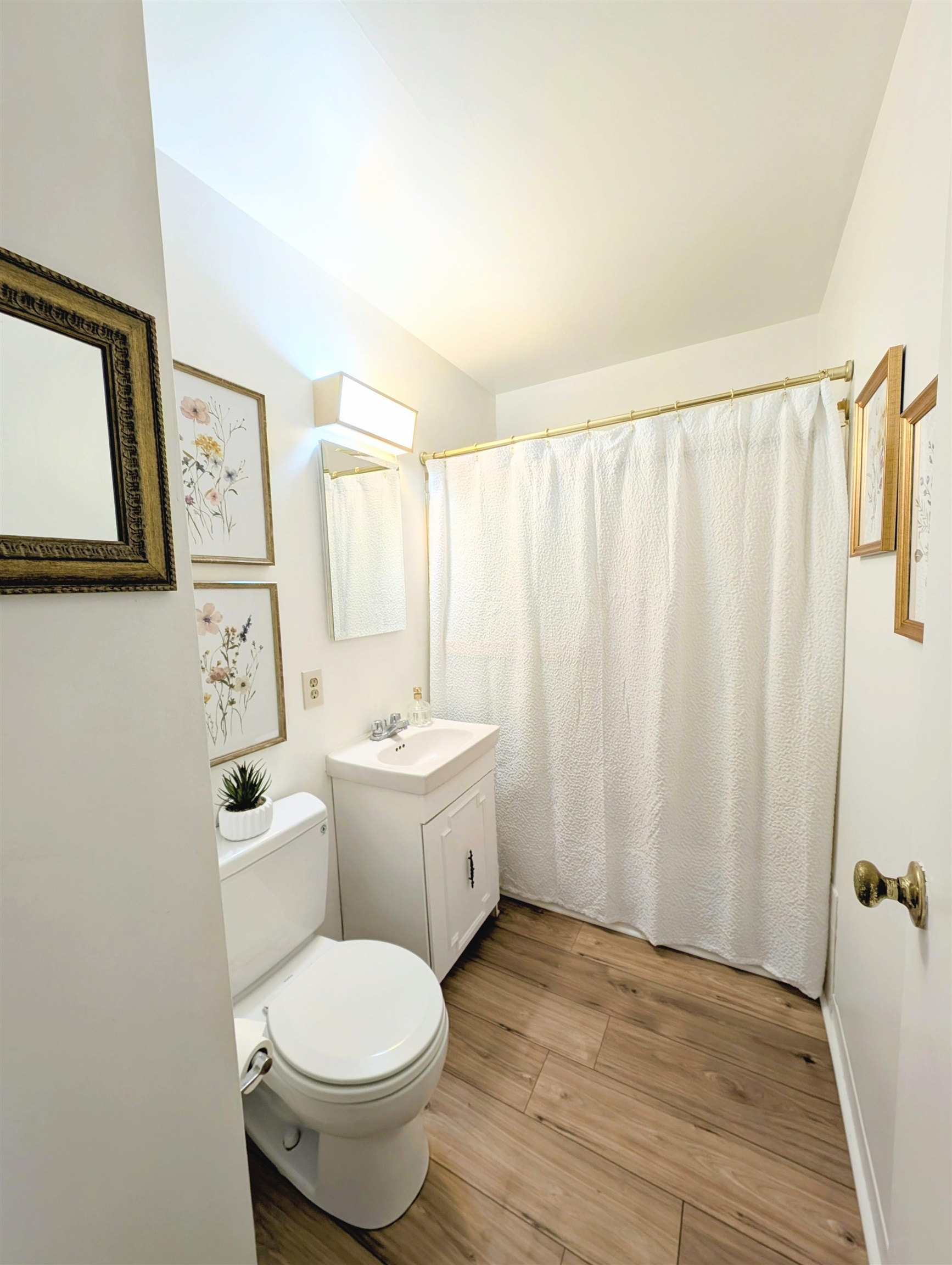 Detail Gallery Image 9 of 19 For 1540 Ofarrell St #1,  San Francisco,  CA 94115 - 3 Beds | 2 Baths