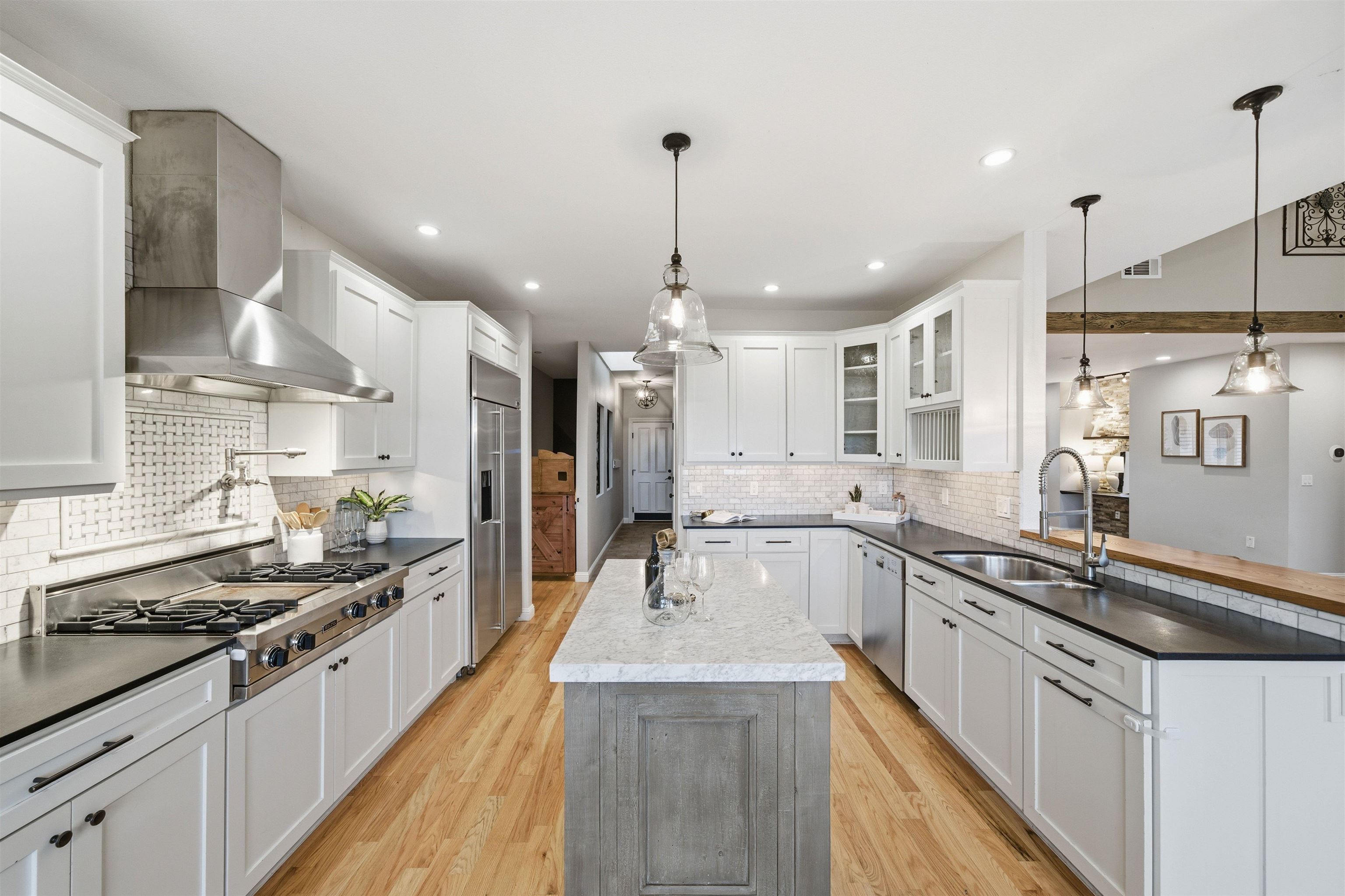 Detail Gallery Image 17 of 49 For 24785 Fairview Ave, Hayward,  CA 94542 - 3 Beds | 2 Baths