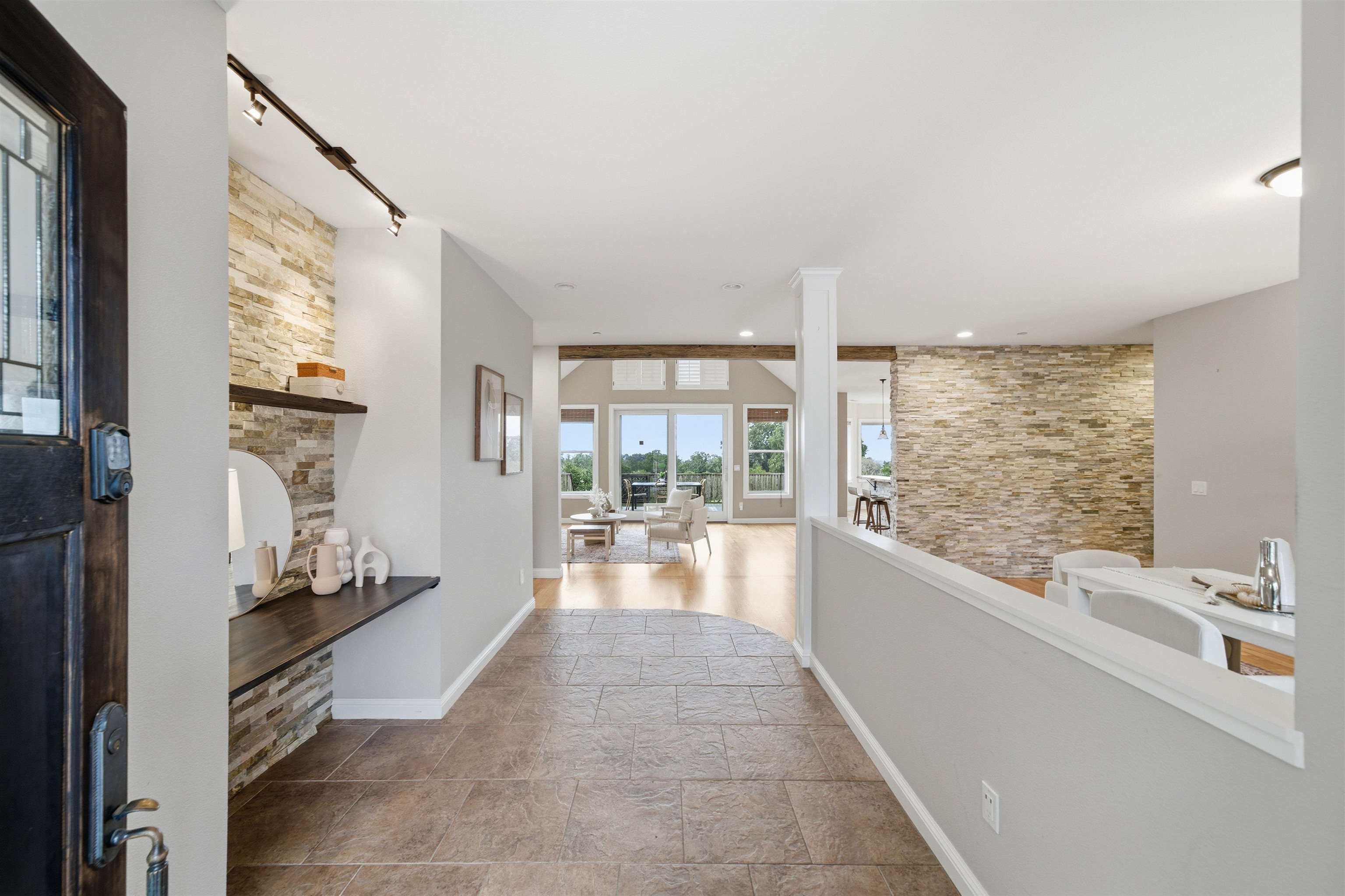 Detail Gallery Image 5 of 49 For 24785 Fairview Ave, Hayward,  CA 94542 - 3 Beds | 2 Baths