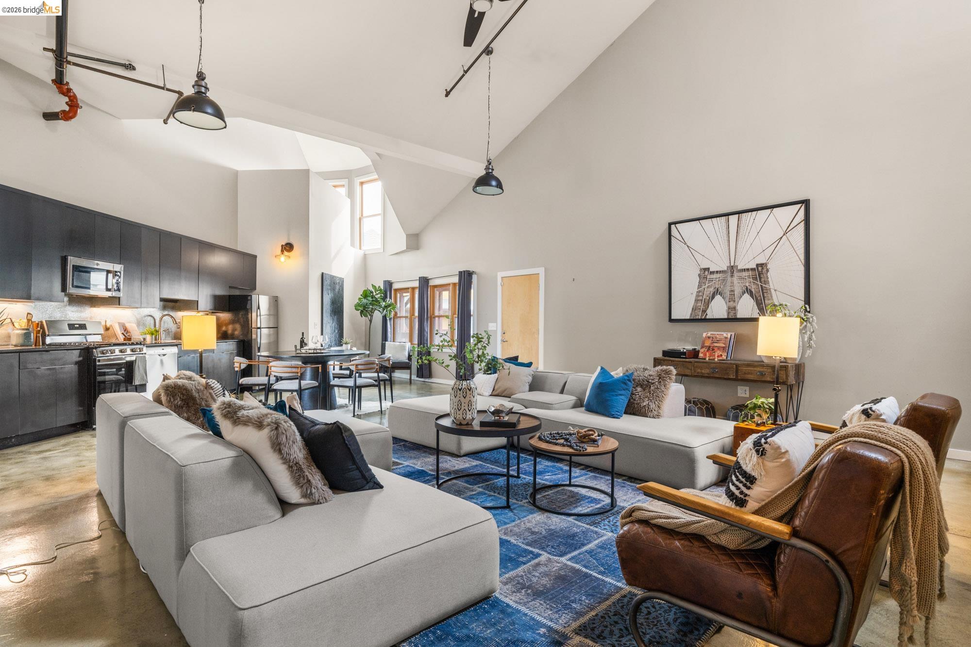 Detail Gallery Image 2 of 28 For 2875 Glascock St #209,  Oakland,  CA 94601 - 2 Beds | 2 Baths