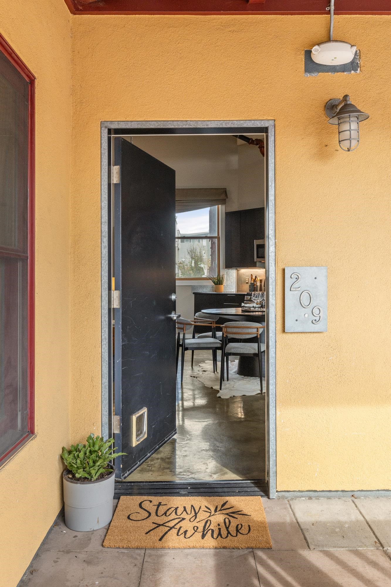 Detail Gallery Image 3 of 28 For 2875 Glascock St #209,  Oakland,  CA 94601 - 2 Beds | 2 Baths