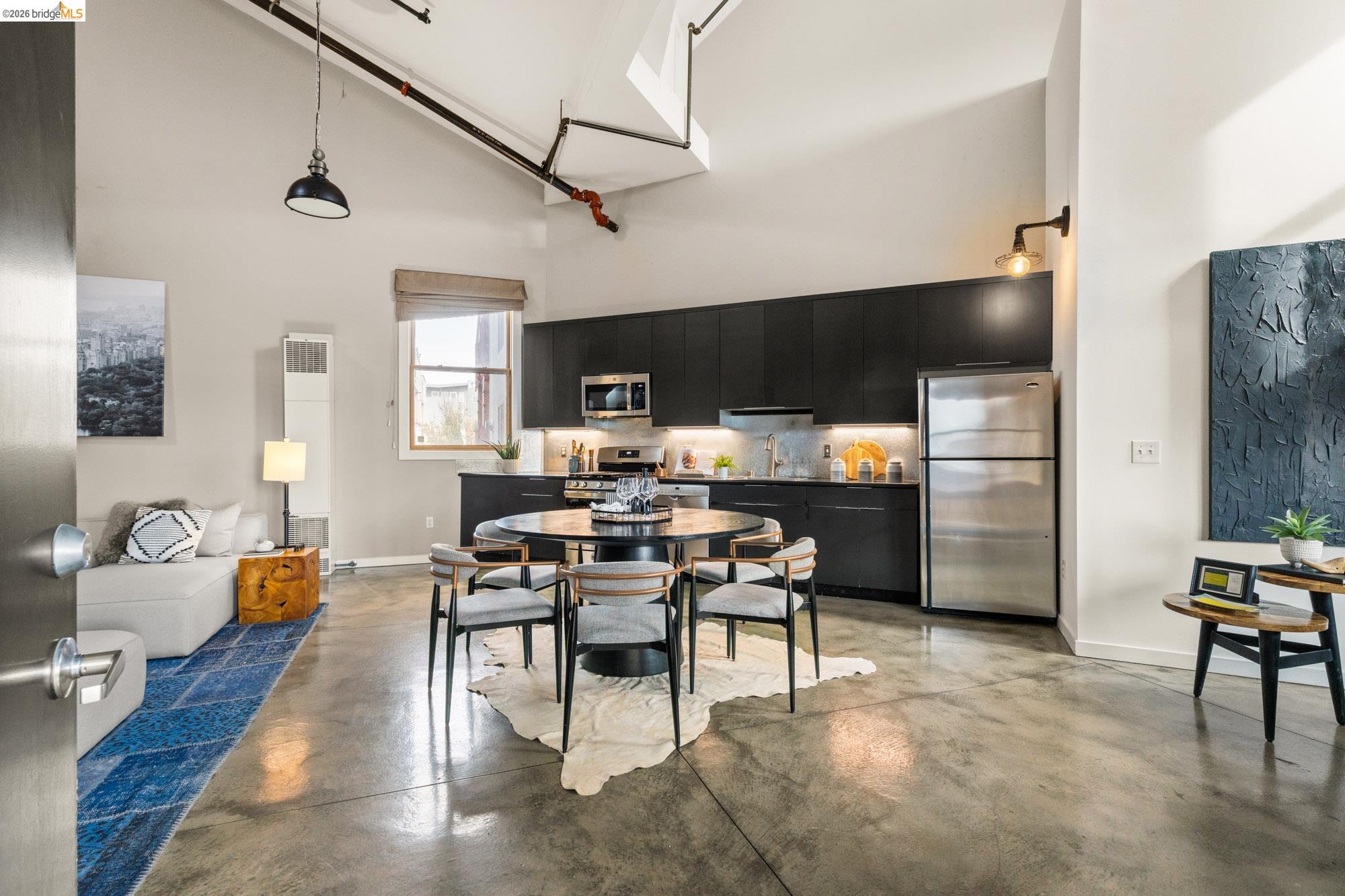 Detail Gallery Image 5 of 28 For 2875 Glascock St #209,  Oakland,  CA 94601 - 2 Beds | 2 Baths