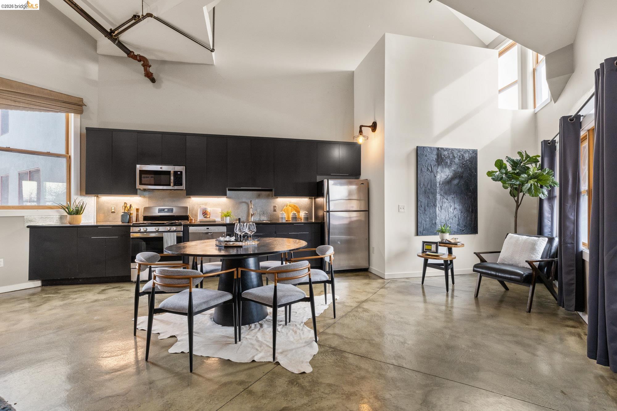 Detail Gallery Image 6 of 28 For 2875 Glascock St #209,  Oakland,  CA 94601 - 2 Beds | 2 Baths