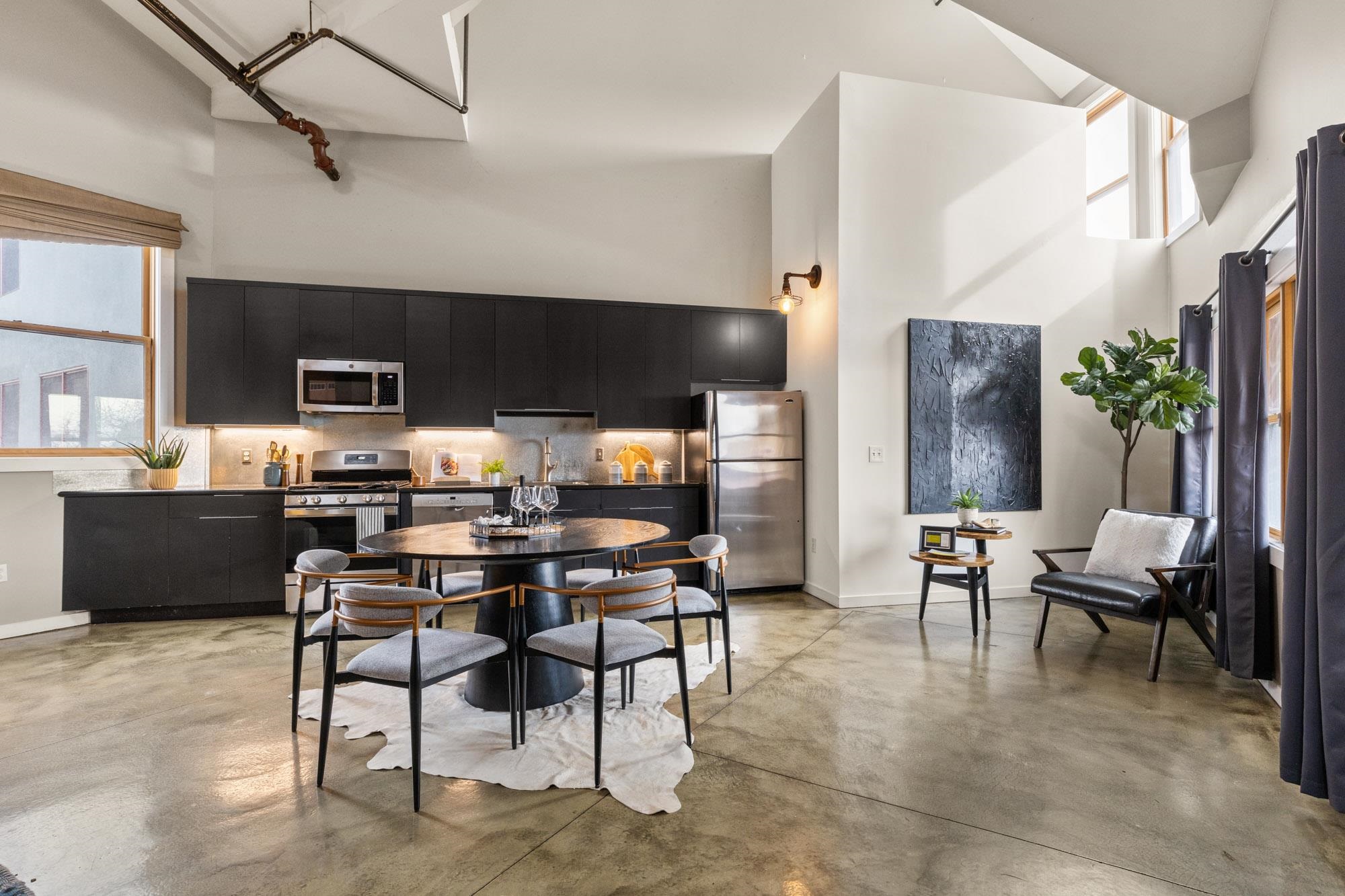 Detail Gallery Image 6 of 28 For 2875 Glascock St #209,  Oakland,  CA 94601 - 2 Beds | 2 Baths