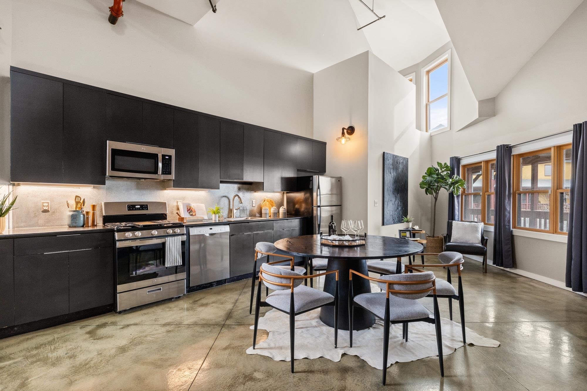 Detail Gallery Image 7 of 28 For 2875 Glascock St #209,  Oakland,  CA 94601 - 2 Beds | 2 Baths