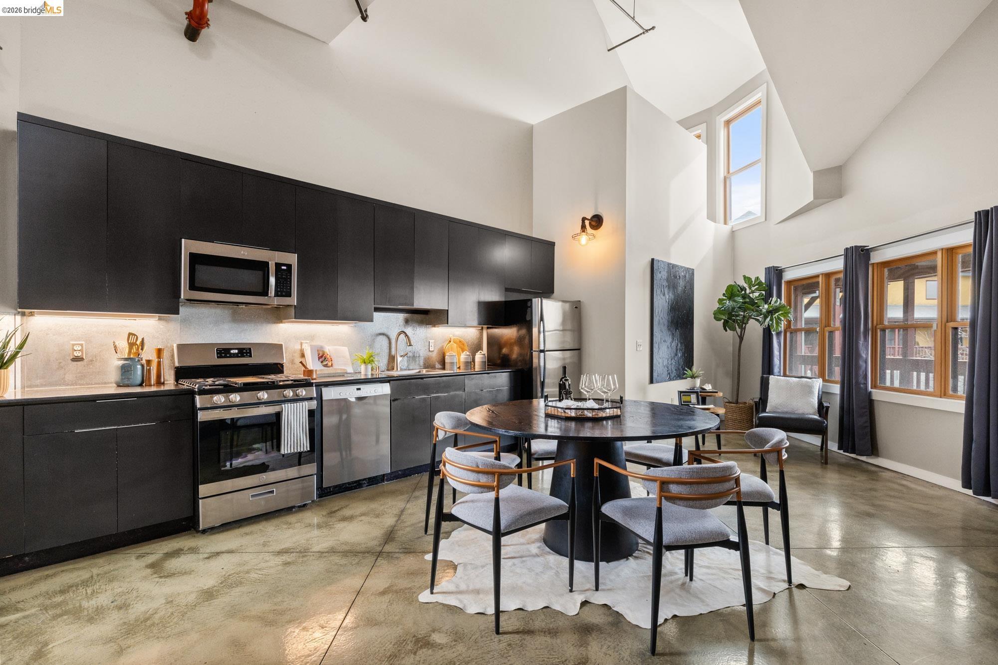 Detail Gallery Image 7 of 28 For 2875 Glascock St #209,  Oakland,  CA 94601 - 2 Beds | 2 Baths