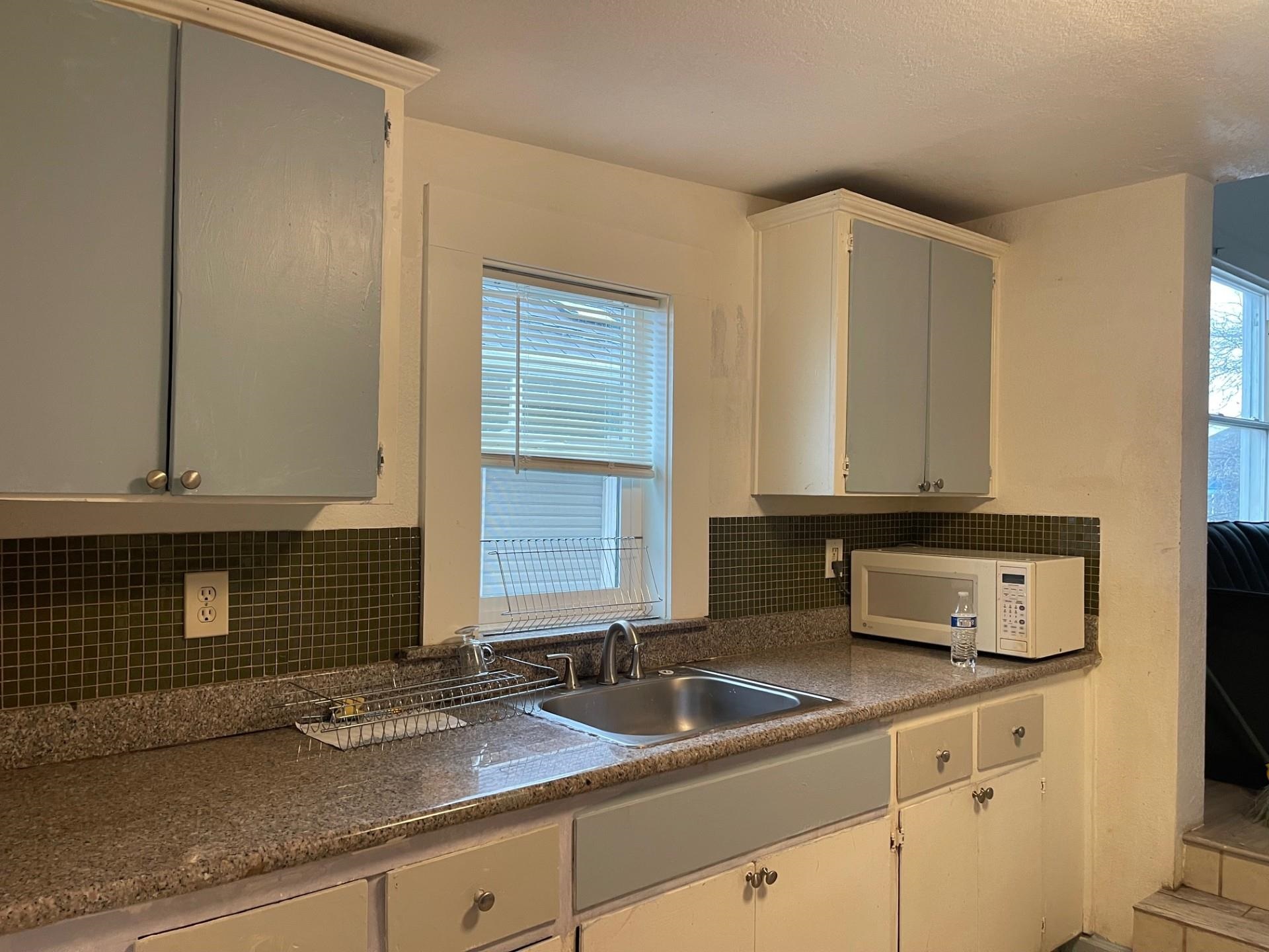 Detail Gallery Image 10 of 12 For 717 Brockhurst St, Oakland,  CA 94609 - – Beds | – Baths