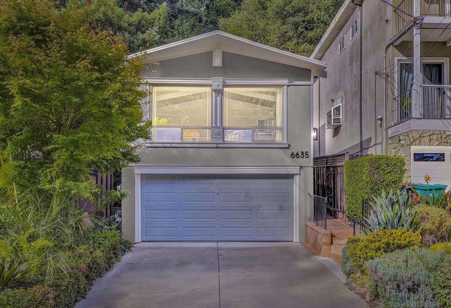 Detail Gallery Image 2 of 38 For 6635 Banning Dr, Oakland,  CA 94611 - 2 Beds | 1/1 Baths