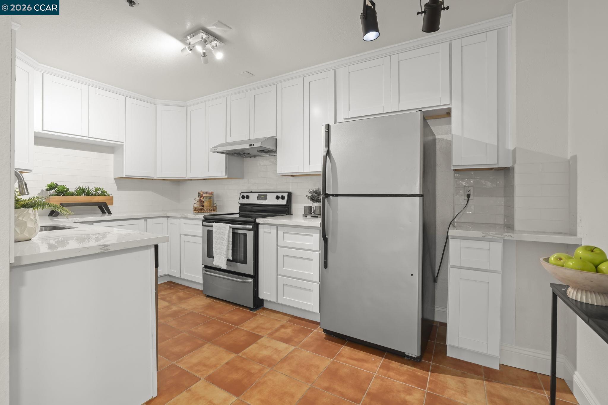 322 Hanover Ave UNIT 107, Oakland, CA, 94606