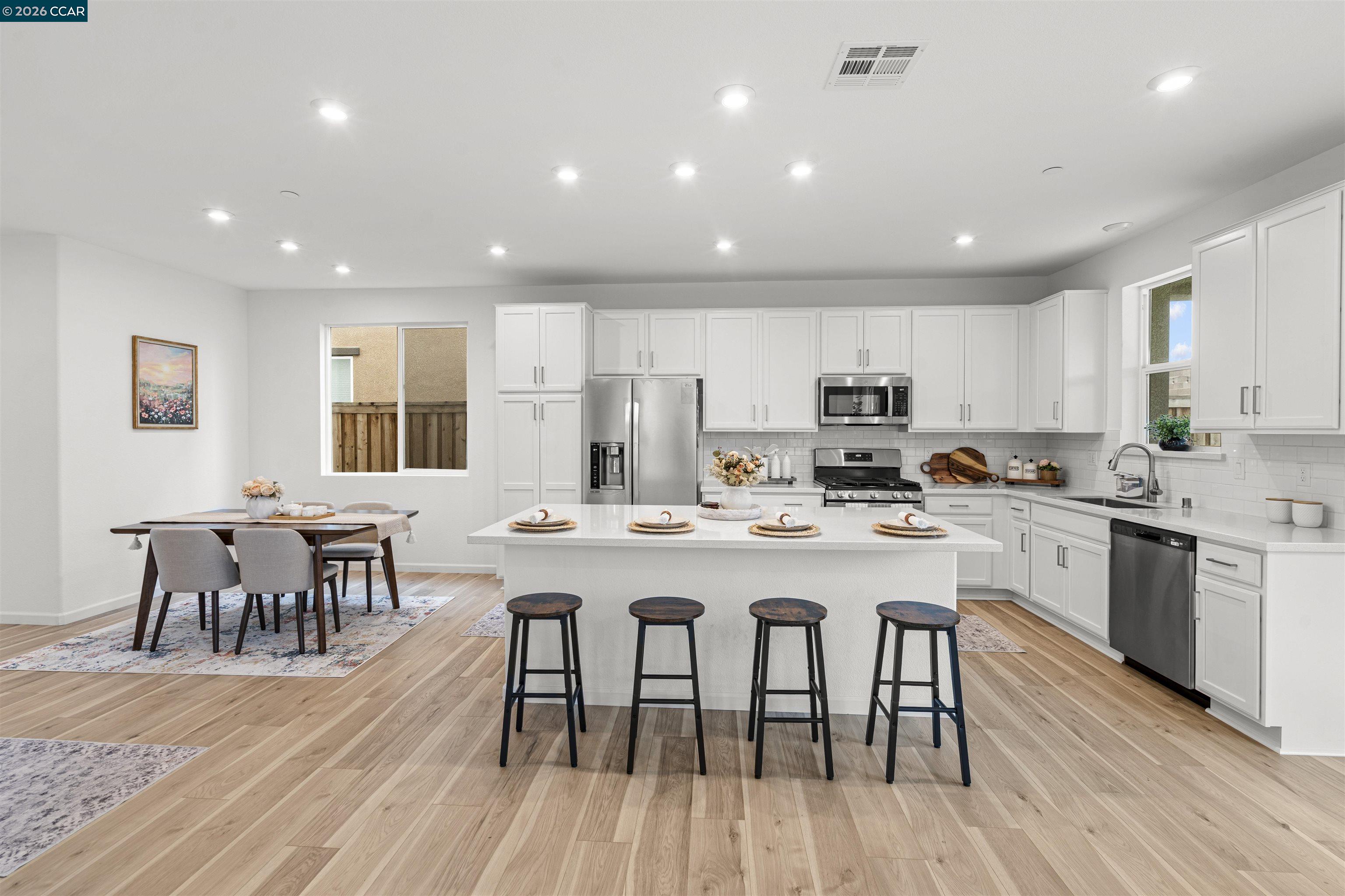 Detail Gallery Image 9 of 38 For 953 Arneis Ave, Manteca,  CA 95337 - 4 Beds | 3 Baths