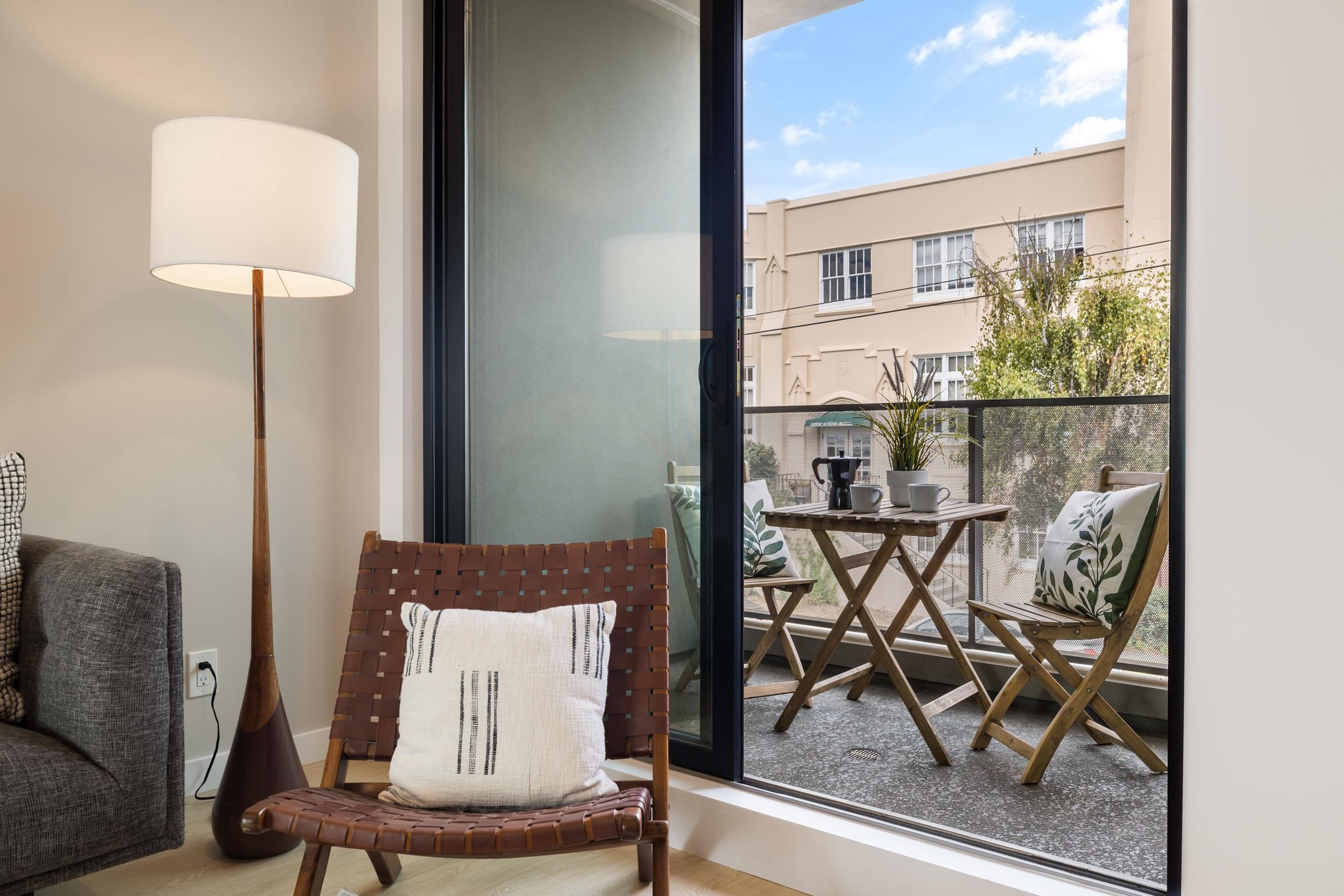 Detail Gallery Image 11 of 34 For 1233 Hampel St., Oakland,  CA 94602 - 3 Beds | 2 Baths