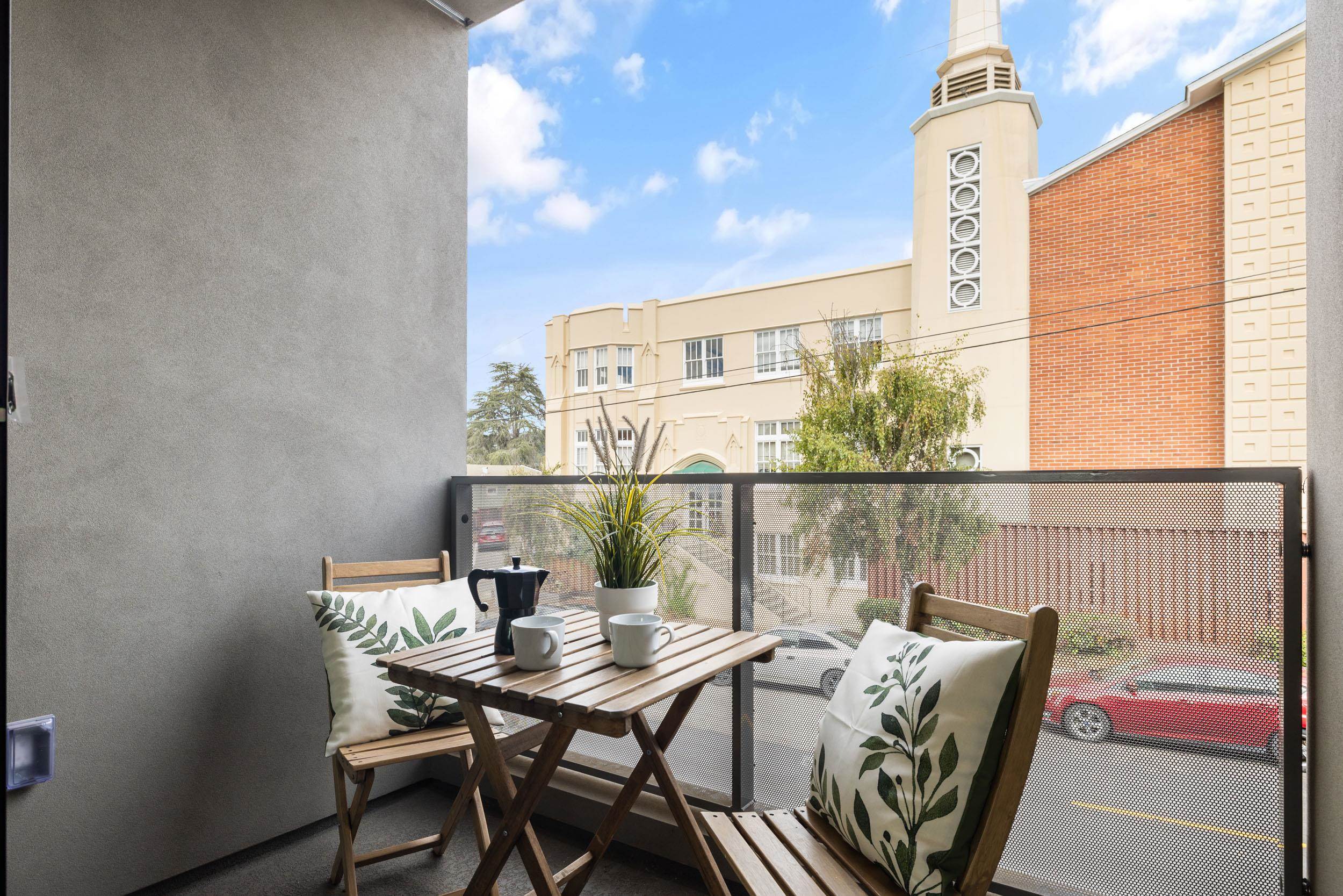 Detail Gallery Image 12 of 34 For 1233 Hampel St., Oakland,  CA 94602 - 3 Beds | 2 Baths