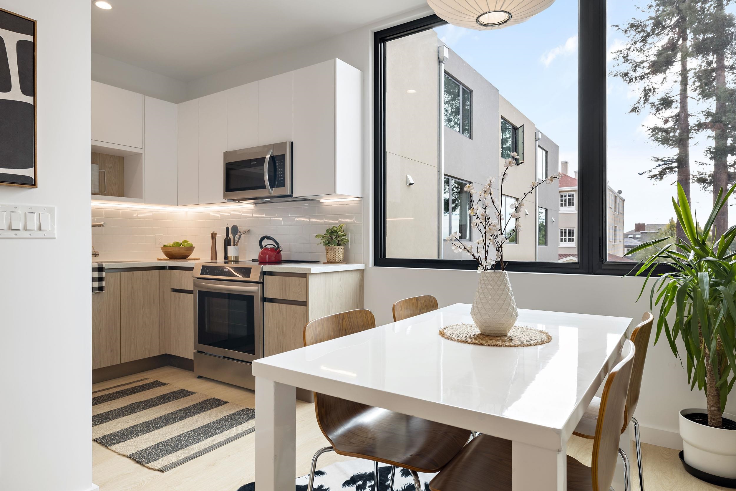 Detail Gallery Image 15 of 34 For 1233 Hampel St., Oakland,  CA 94602 - 3 Beds | 2 Baths