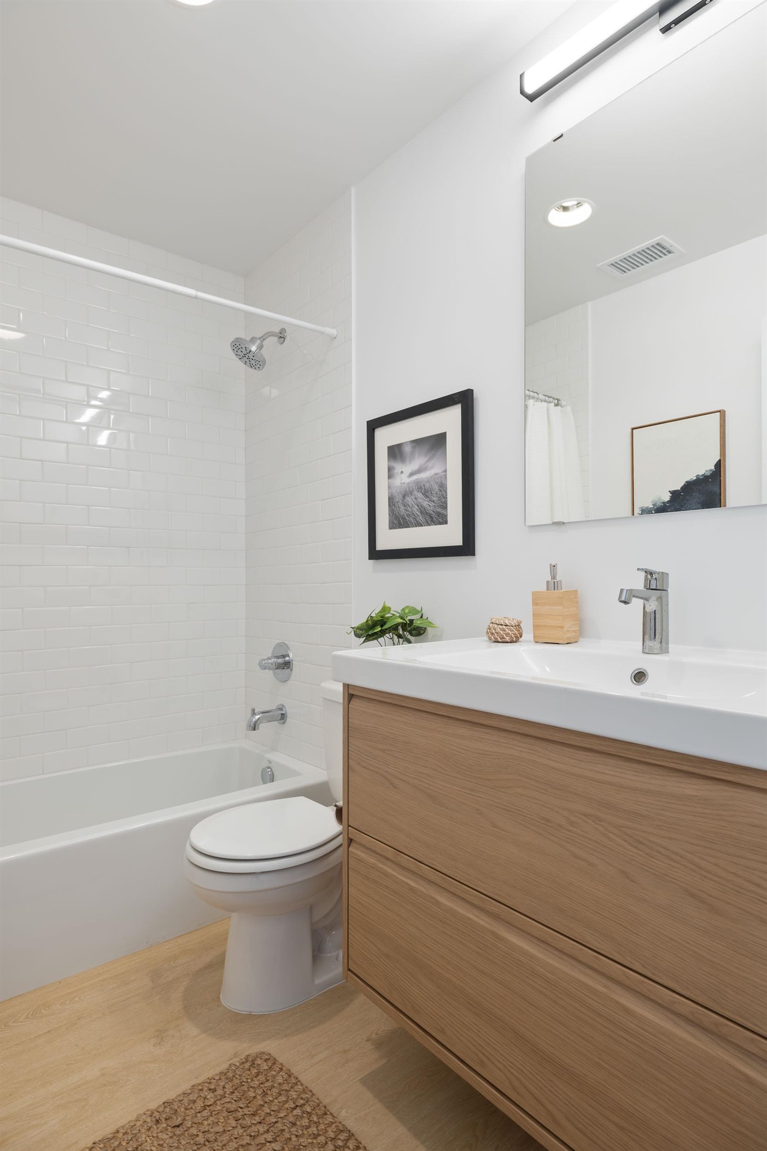 Detail Gallery Image 7 of 34 For 1233 Hampel St., Oakland,  CA 94602 - 3 Beds | 2 Baths