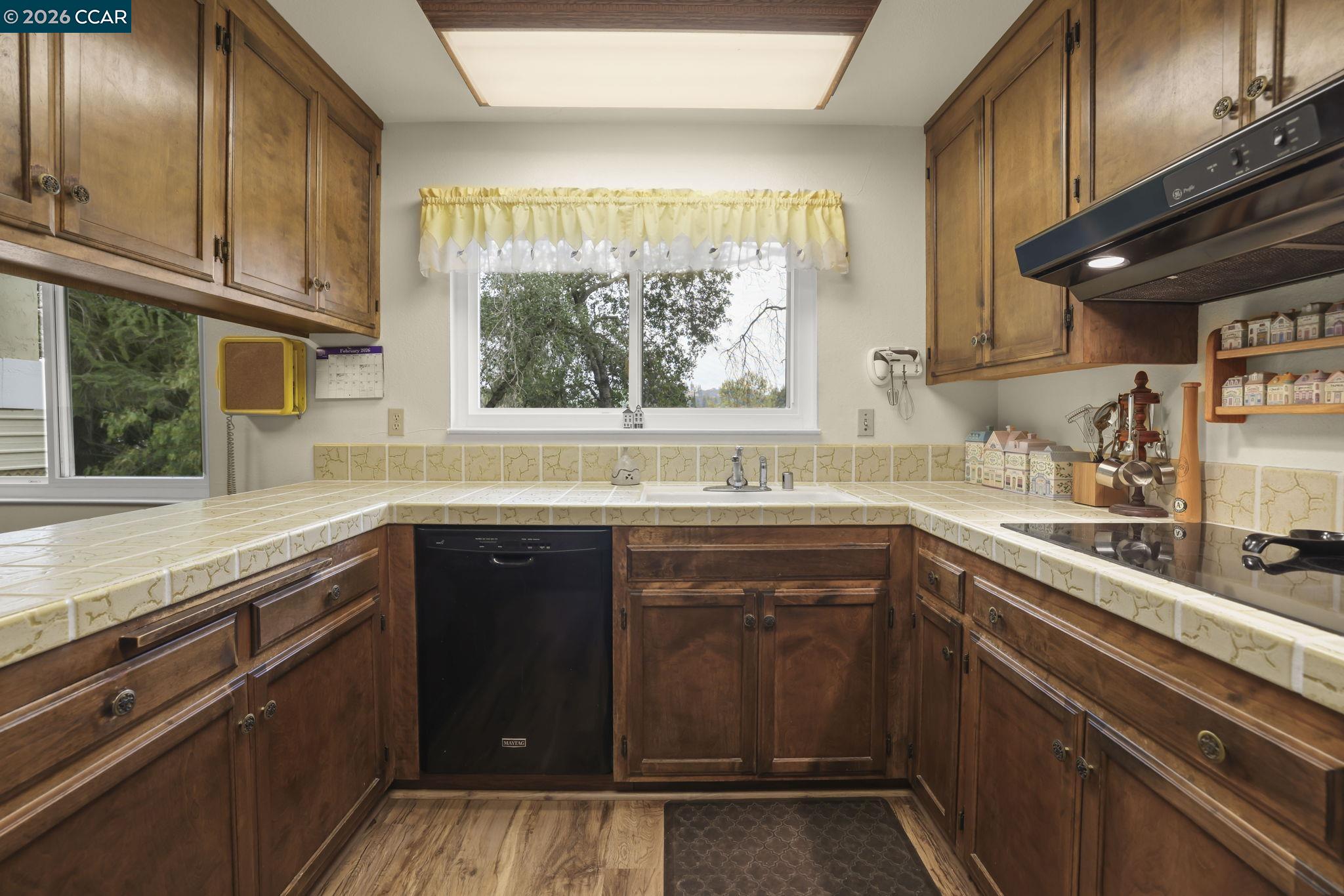 Detail Gallery Image 11 of 31 For 61 Banbridge Pl, Pleasant Hill,  CA 94523 - 4 Beds | 2/1 Baths