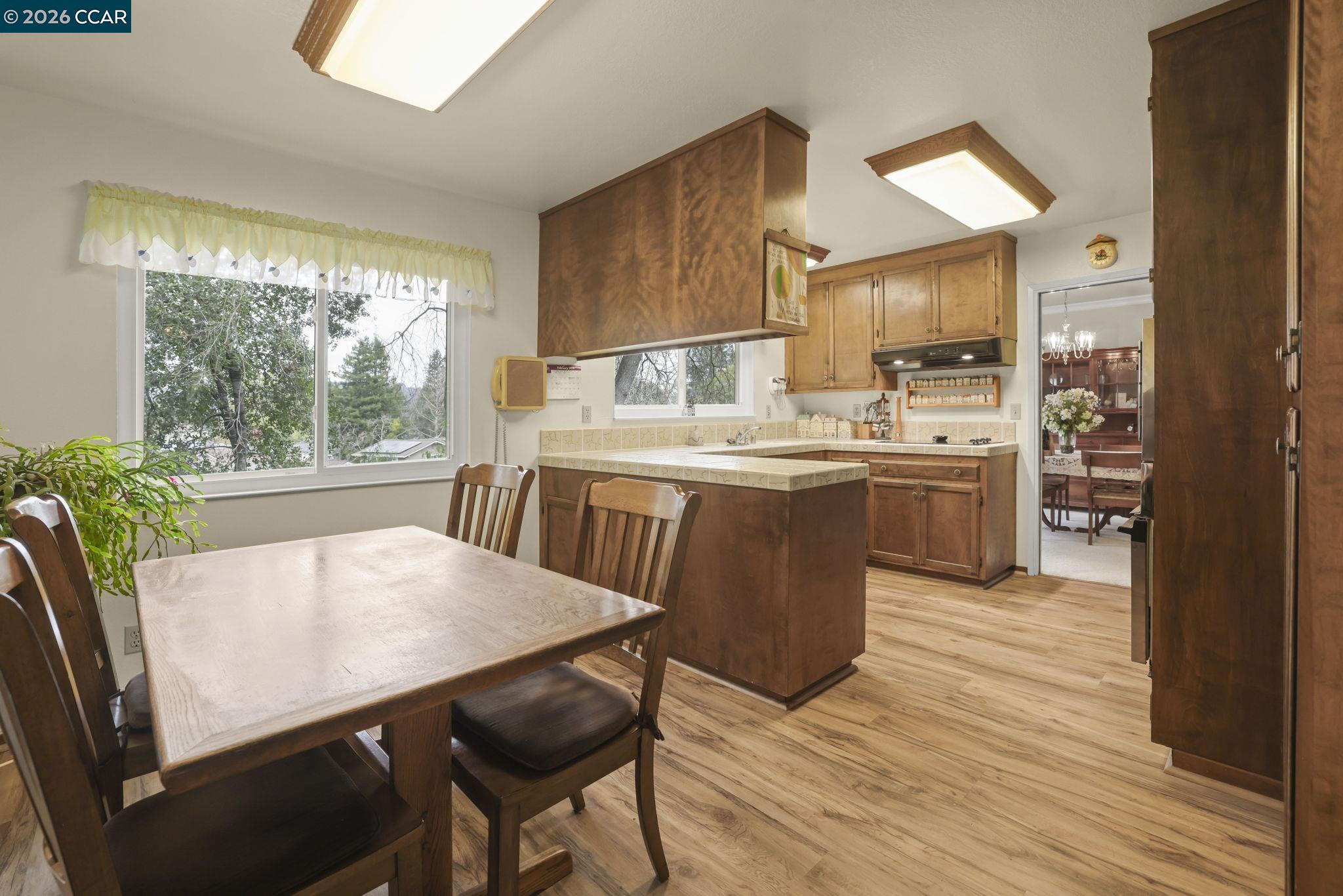 Detail Gallery Image 14 of 31 For 61 Banbridge Pl, Pleasant Hill,  CA 94523 - 4 Beds | 2/1 Baths