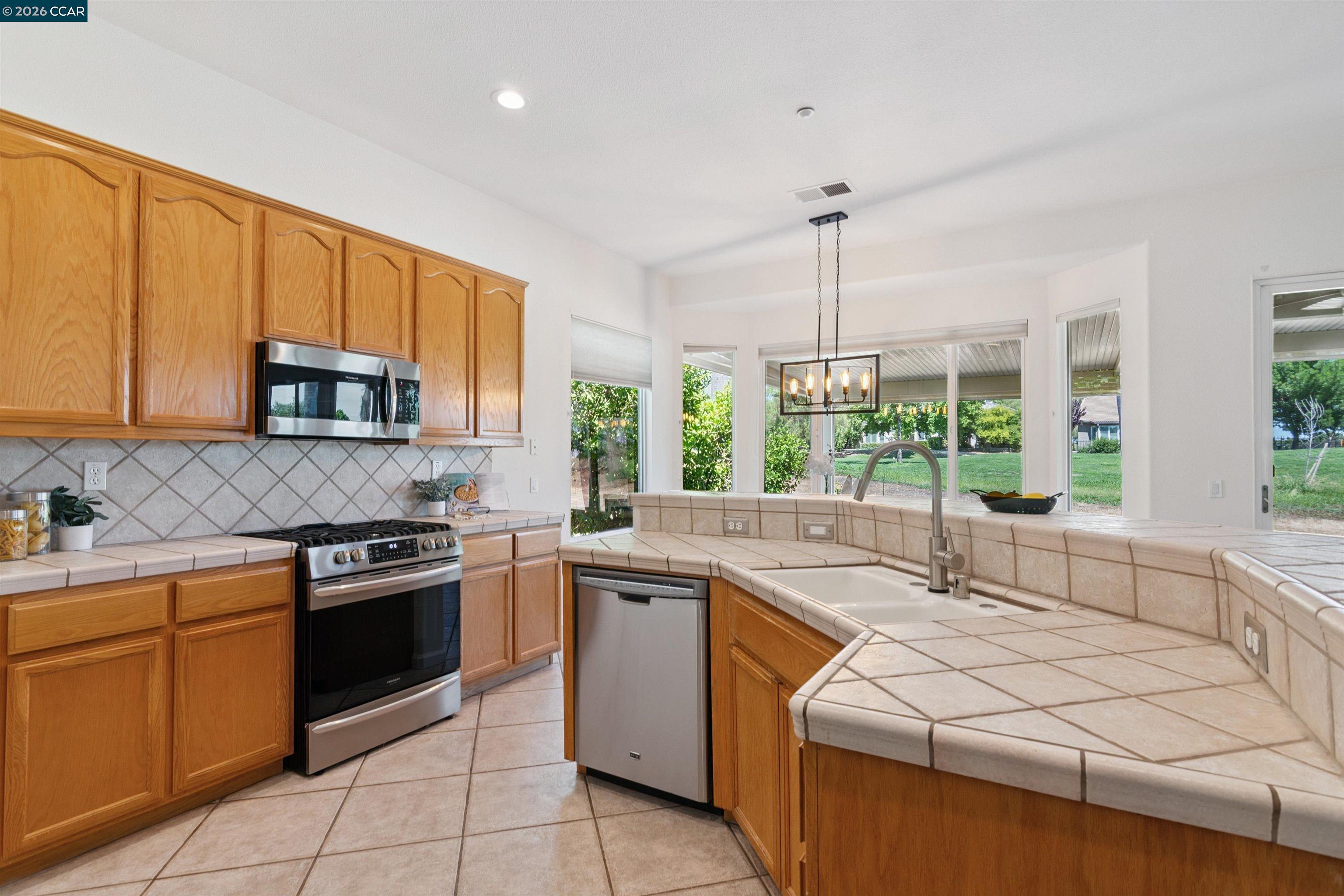 Detail Gallery Image 11 of 39 For 595 Pomona Dr, Brentwood,  CA 94513 - 3 Beds | 2 Baths