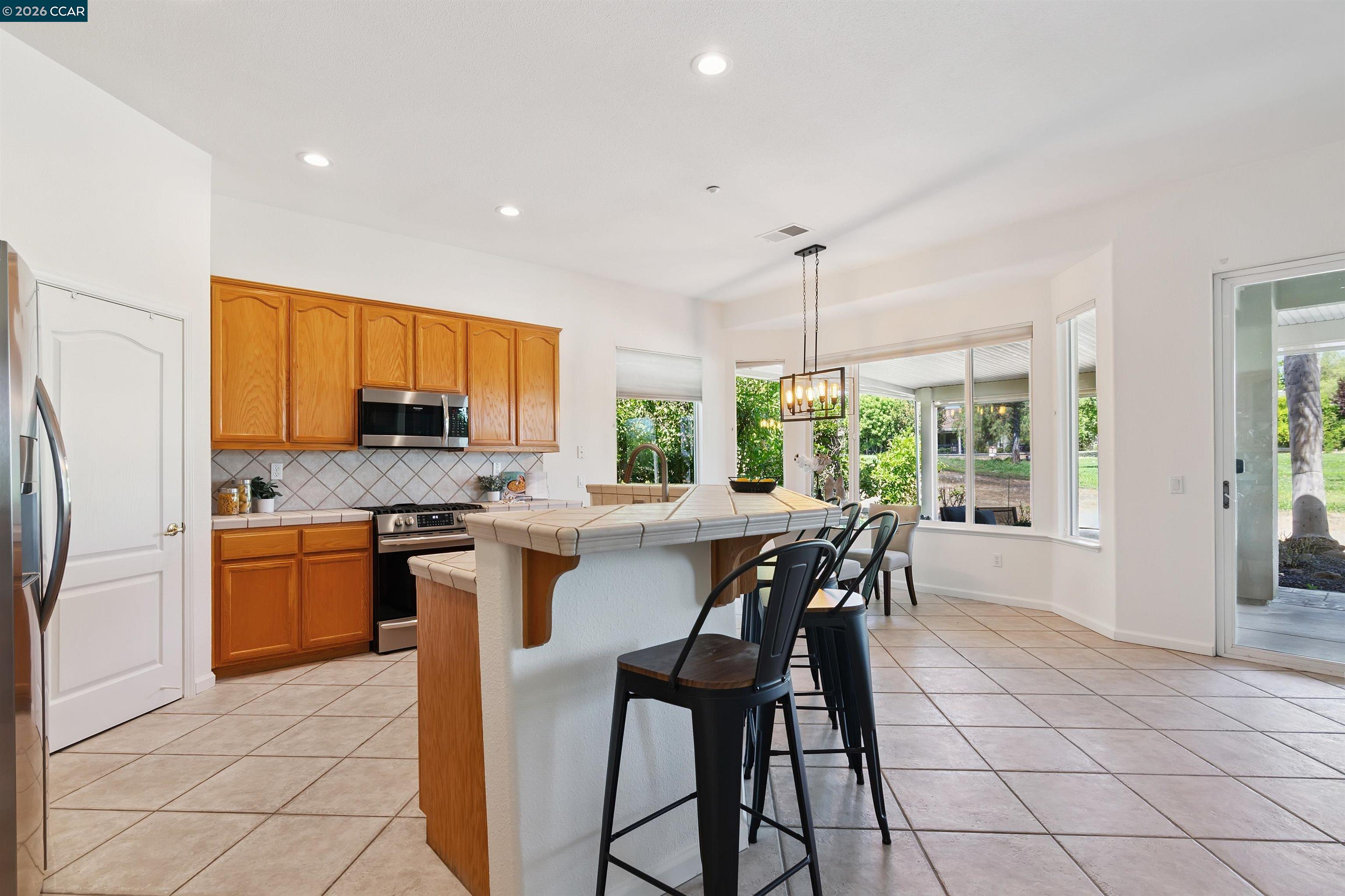 Detail Gallery Image 8 of 39 For 595 Pomona Dr, Brentwood,  CA 94513 - 3 Beds | 2 Baths