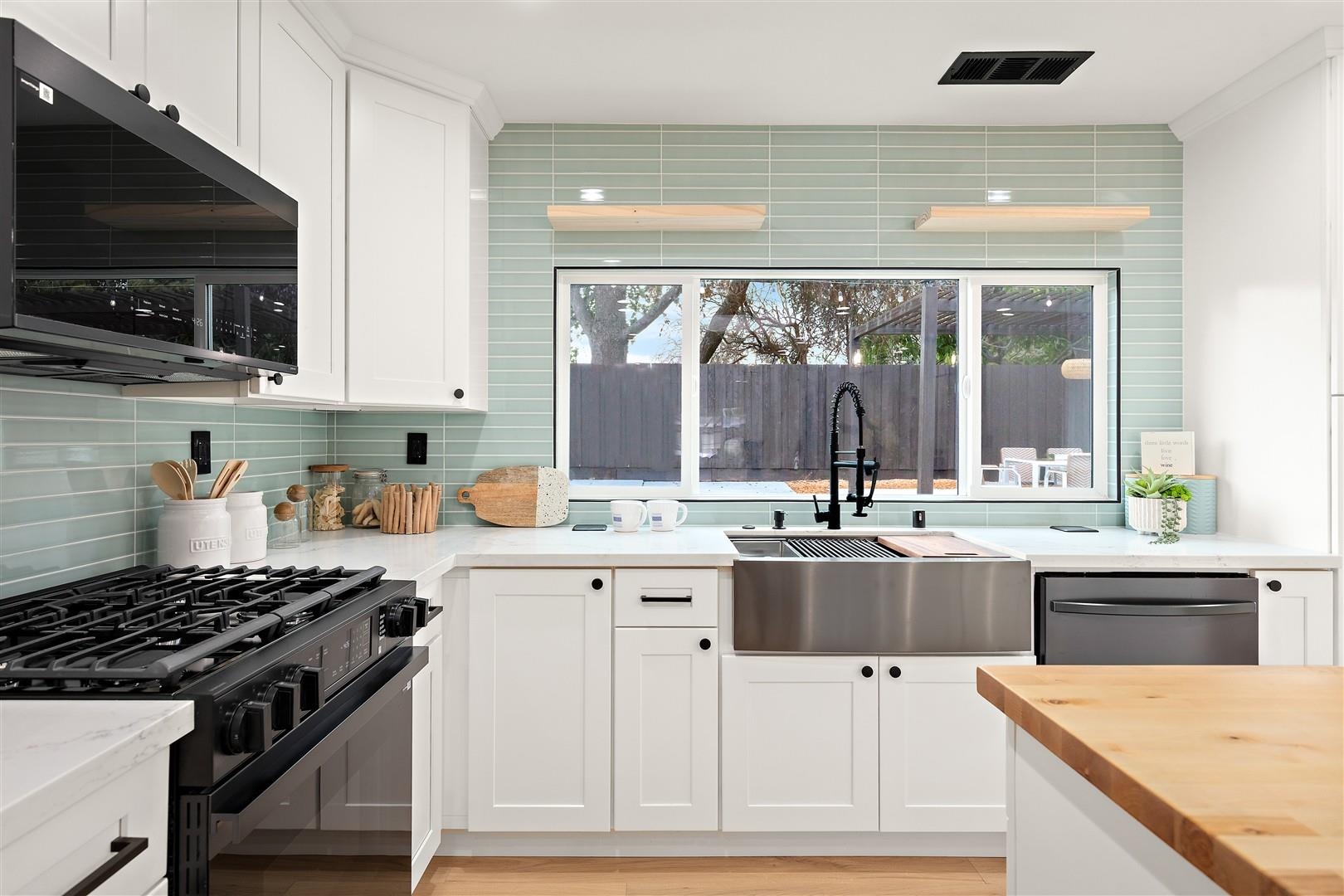 Detail Gallery Image 12 of 54 For 1189 Skylake Ct, Sunnyvale,  CA 94089 - 4 Beds | 3 Baths