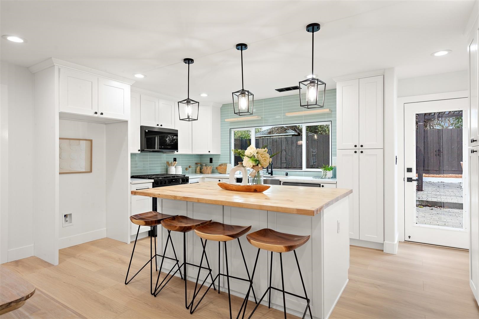 Detail Gallery Image 13 of 54 For 1189 Skylake Ct, Sunnyvale,  CA 94089 - 4 Beds | 3 Baths