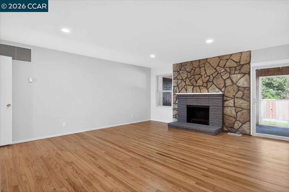 Detail Gallery Image 11 of 35 For 1374 Santa Clara Street, Richmond,  CA 94804 - 4 Beds | 2 Baths