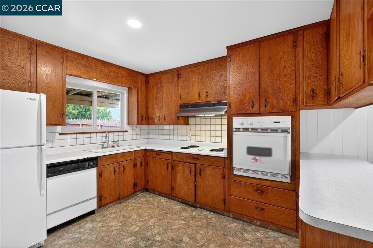 Detail Gallery Image 14 of 35 For 1374 Santa Clara Street, Richmond,  CA 94804 - 4 Beds | 2 Baths