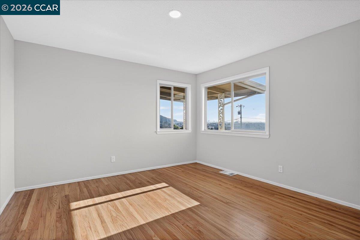 Detail Gallery Image 17 of 35 For 1374 Santa Clara Street, Richmond,  CA 94804 - 4 Beds | 2 Baths