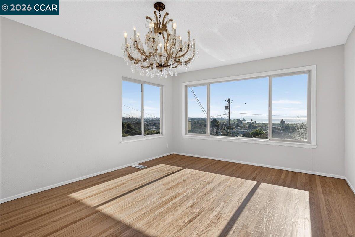 Detail Gallery Image 9 of 35 For 1374 Santa Clara Street, Richmond,  CA 94804 - 4 Beds | 2 Baths