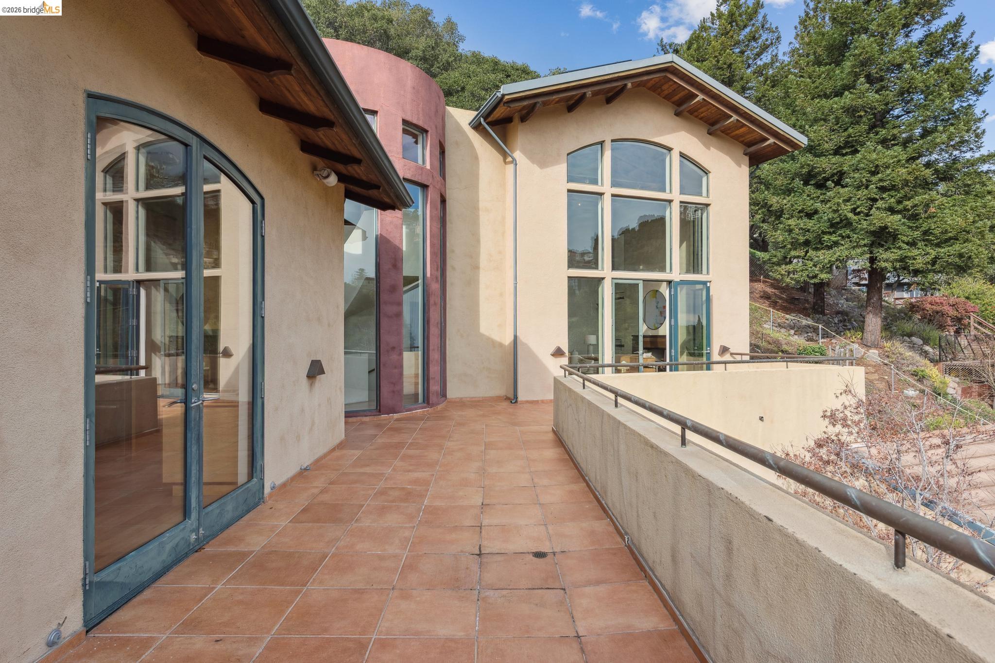 Detail Gallery Image 12 of 55 For 150 Vicente Rd, Berkeley,  CA 94705 - 4 Beds | 3/1 Baths