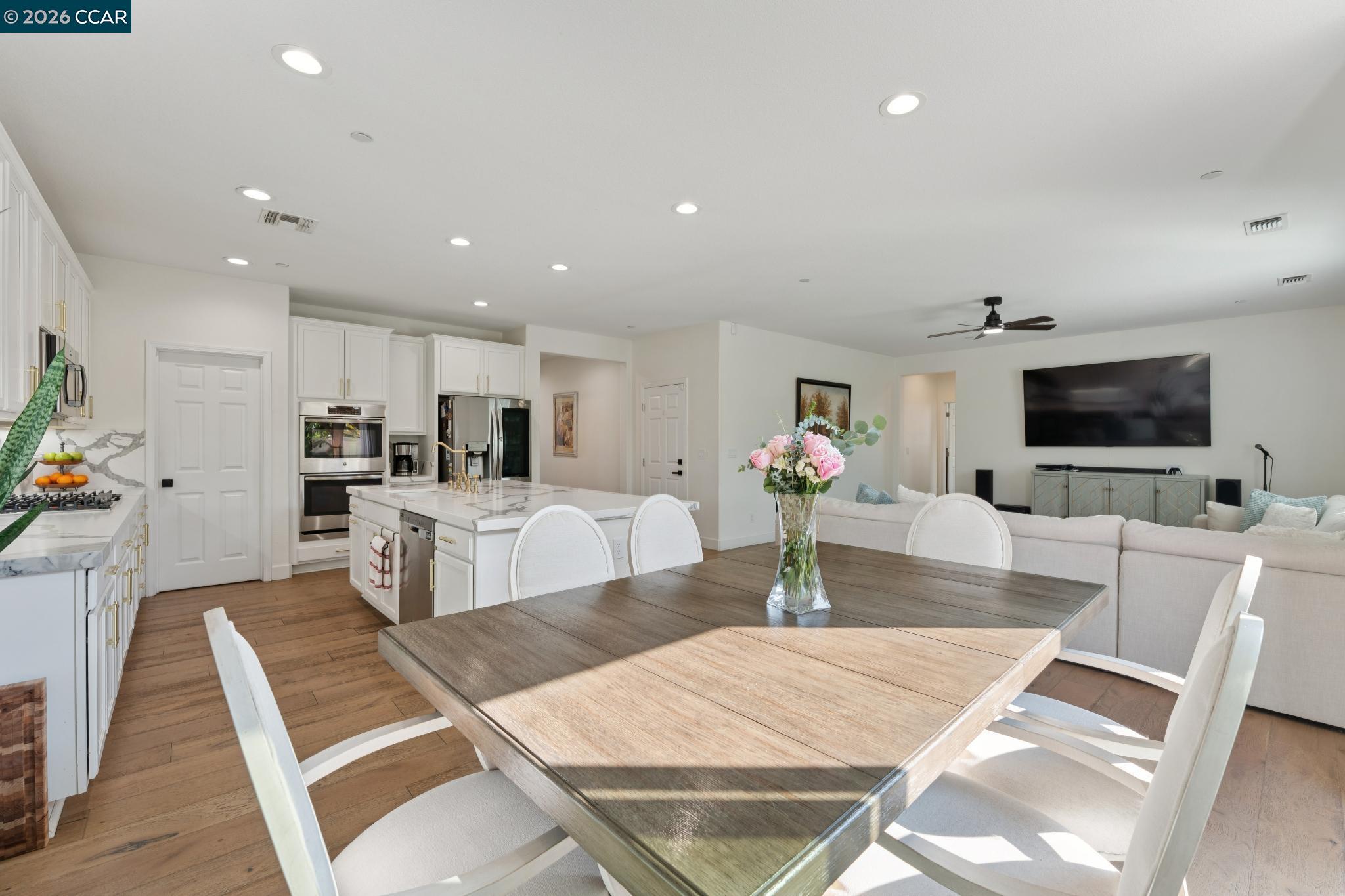 Detail Gallery Image 15 of 60 For 1226 Sierra Trail Rd, Oakley,  CA 94561 - 5 Beds | 3/1 Baths