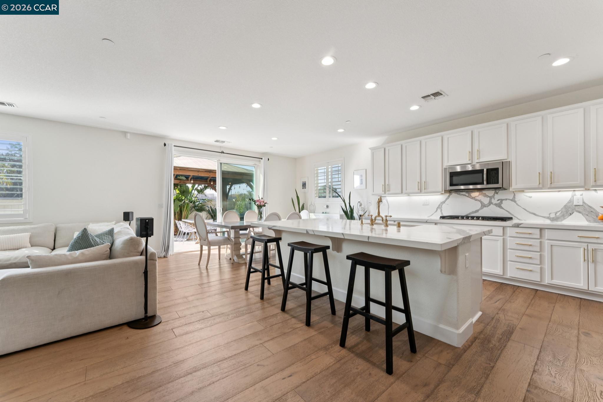 Detail Gallery Image 8 of 60 For 1226 Sierra Trail Rd, Oakley,  CA 94561 - 5 Beds | 3/1 Baths