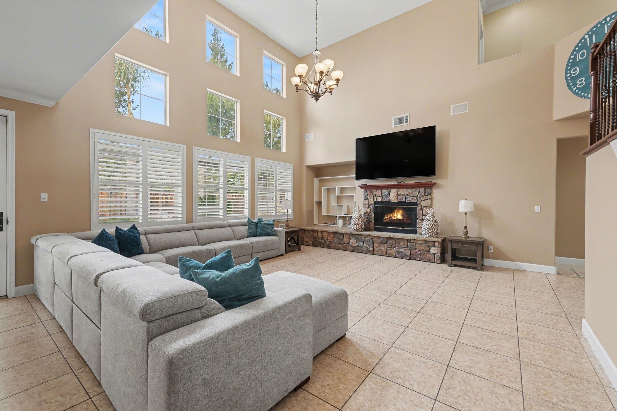 Detail Gallery Image 10 of 52 For 1820 La Fonte Dr, Brentwood,  CA 94513 - 5 Beds | 4/1 Baths