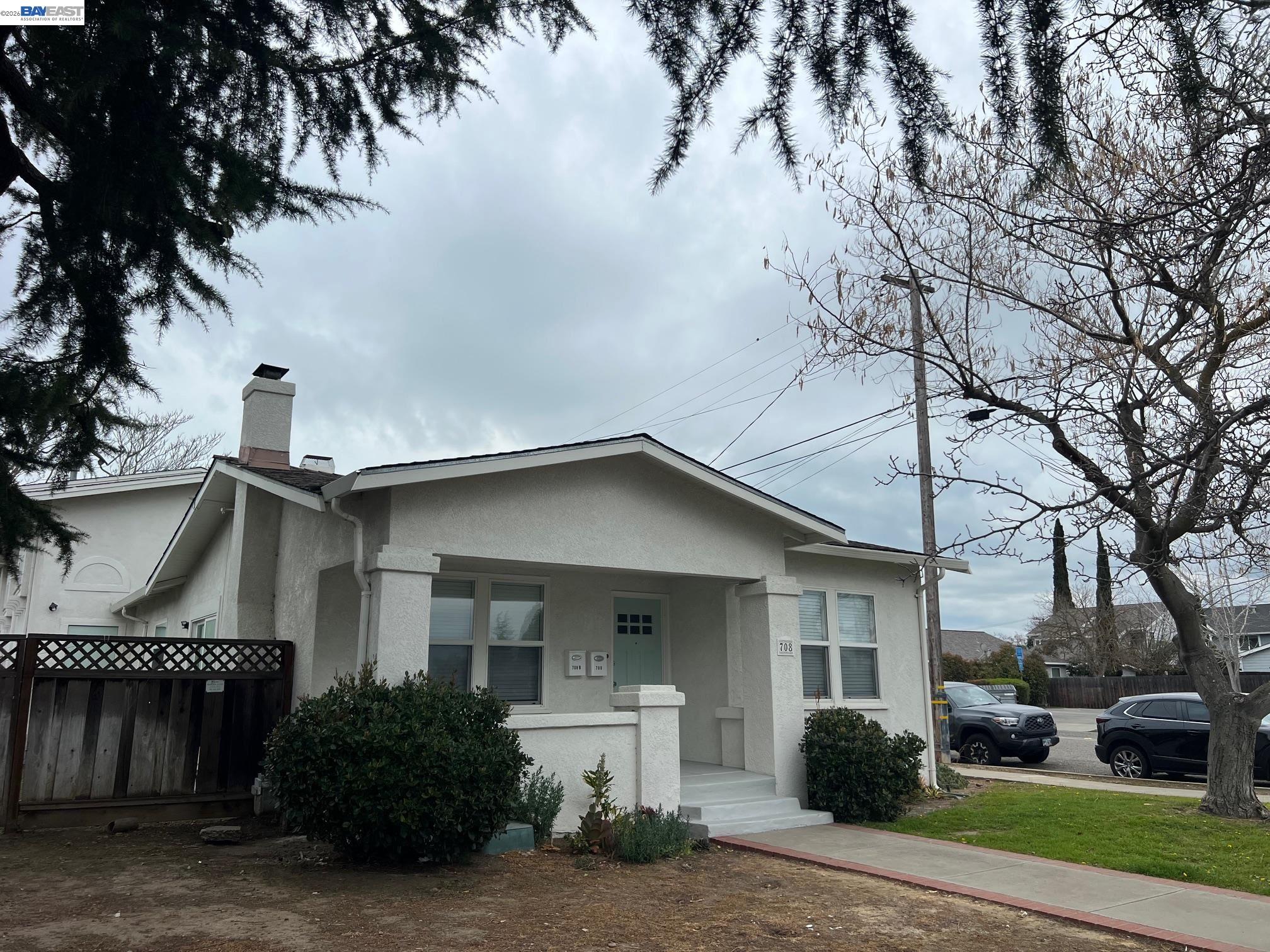 Detail Gallery Image 3 of 56 For 708 N L St, Livermore,  CA 94551 - 3 Beds | 1 Baths