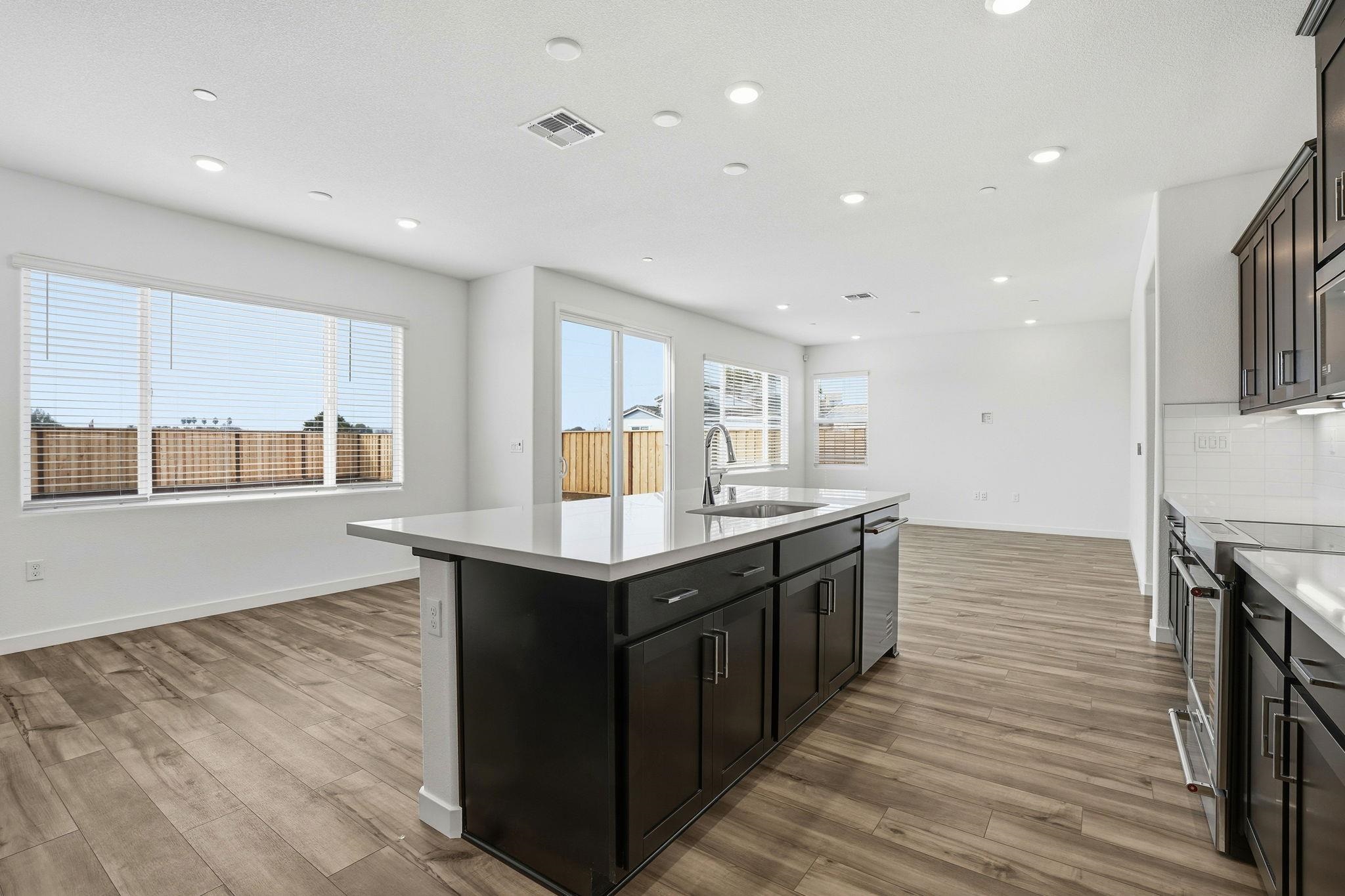 Detail Gallery Image 3 of 12 For 1004 Bluebell Circle, Discovery Bay,  CA 94505 - 5 Beds | 3/1 Baths