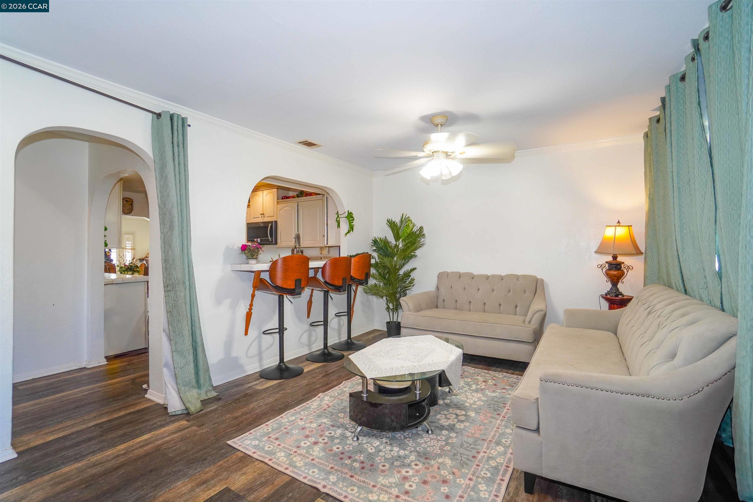 Detail Gallery Image 13 of 31 For 2614 Manhattan Beach Blvd, Redondo Beach,  CA 90278 - 4 Beds | 3 Baths