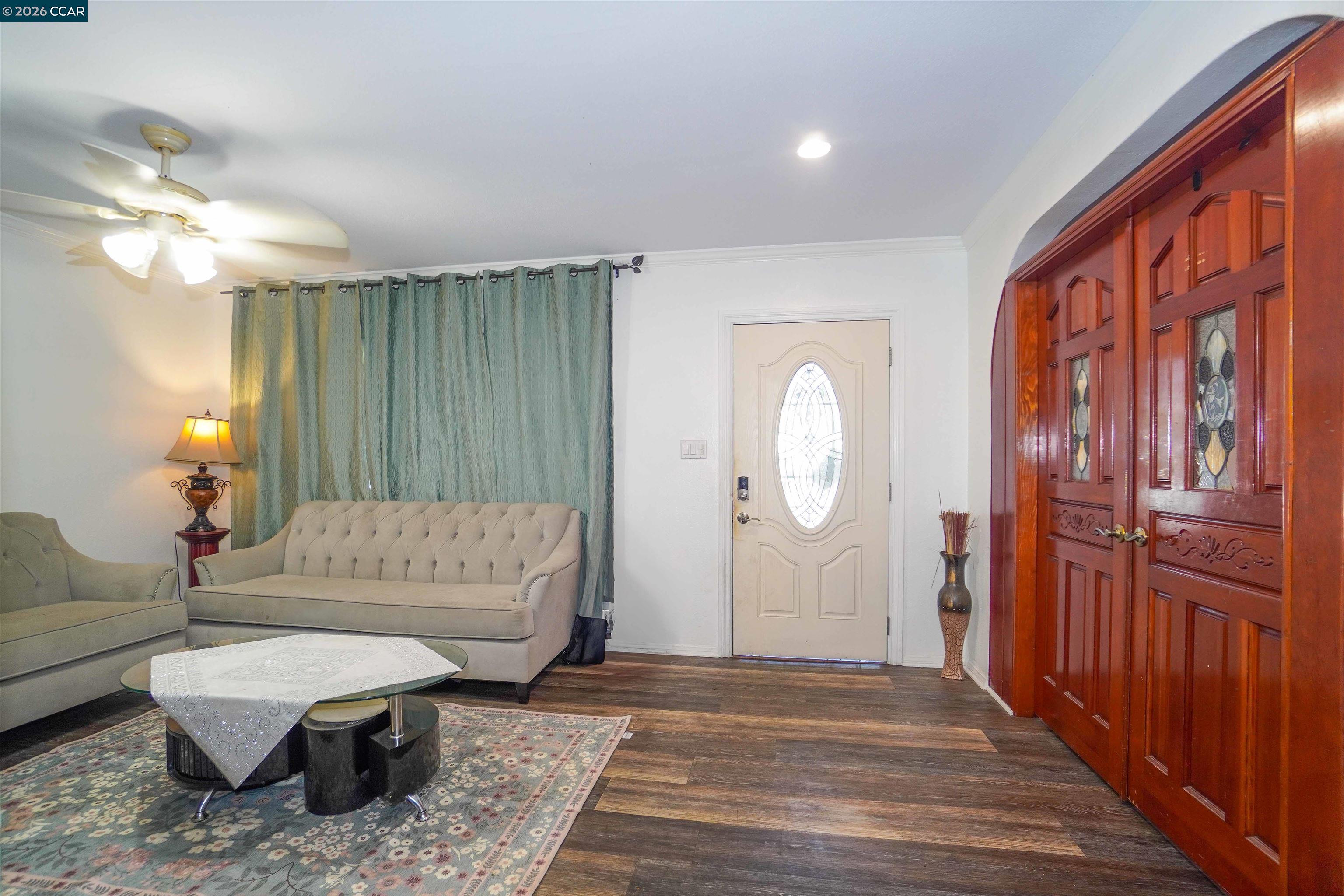 Detail Gallery Image 14 of 31 For 2614 Manhattan Beach Blvd, Redondo Beach,  CA 90278 - 4 Beds | 3 Baths