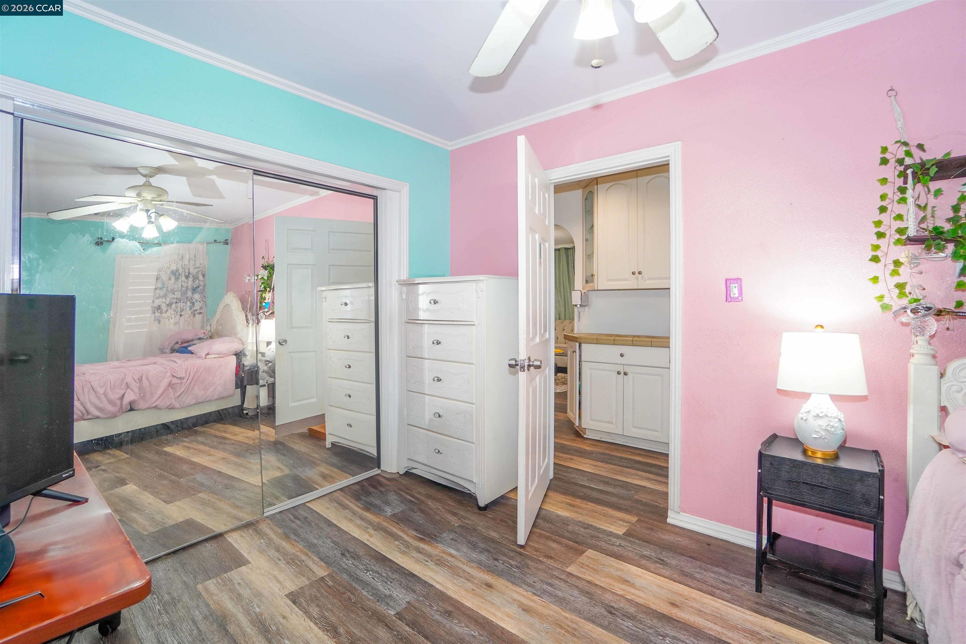 Detail Gallery Image 18 of 31 For 2614 Manhattan Beach Blvd, Redondo Beach,  CA 90278 - 4 Beds | 3 Baths