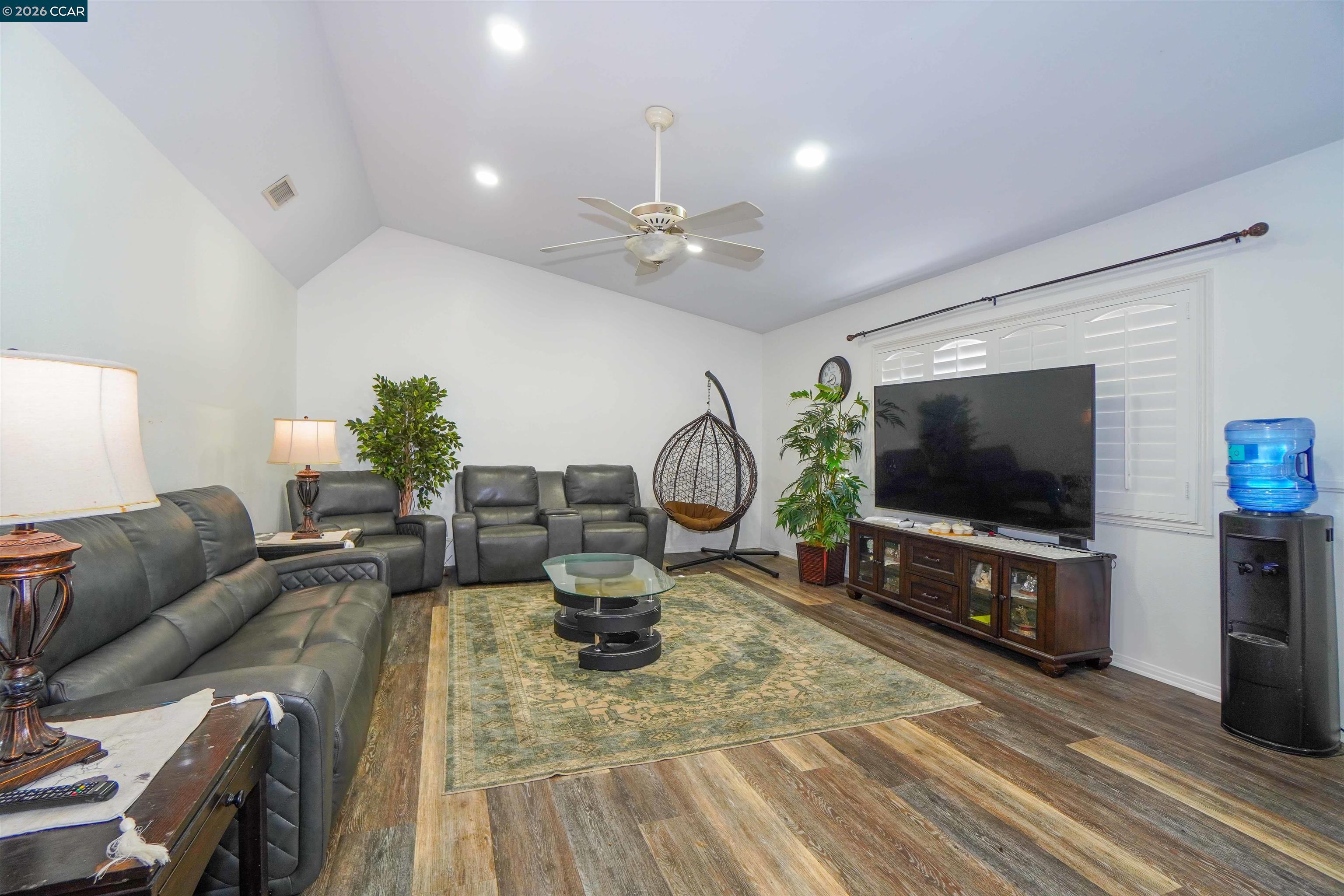 Detail Gallery Image 3 of 31 For 2614 Manhattan Beach Blvd, Redondo Beach,  CA 90278 - 4 Beds | 3 Baths