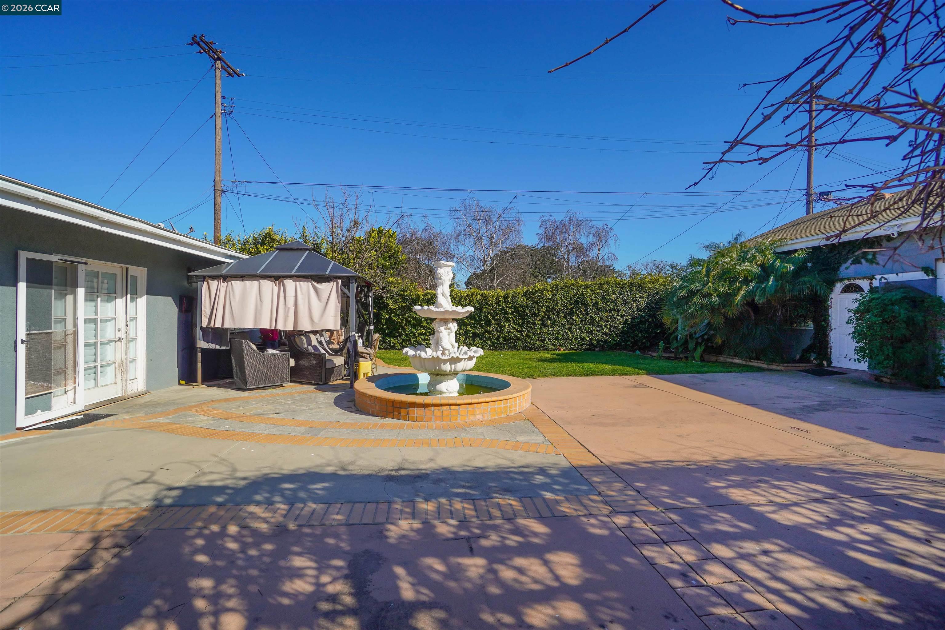 Detail Gallery Image 23 of 31 For 2614 Manhattan Beach Blvd, Redondo Beach,  CA 90278 - 4 Beds | 3 Baths