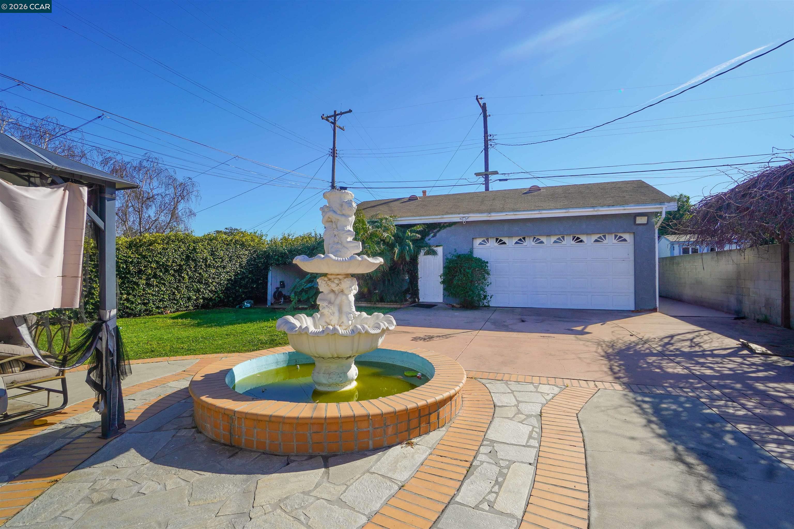 Detail Gallery Image 25 of 31 For 2614 Manhattan Beach Blvd, Redondo Beach,  CA 90278 - 4 Beds | 3 Baths