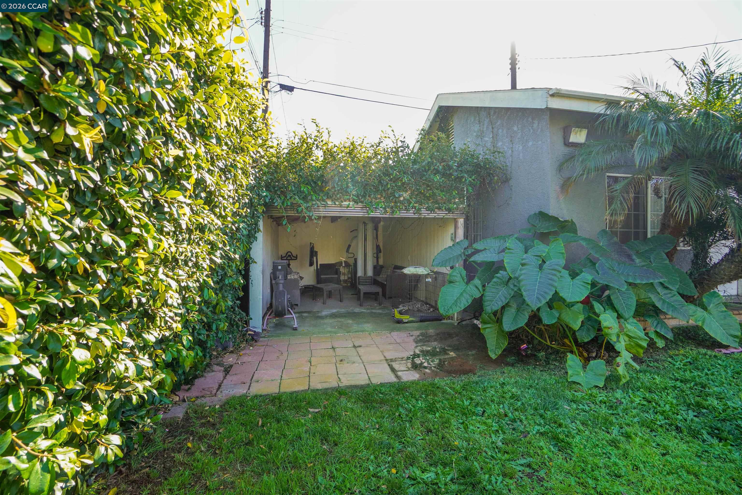 Detail Gallery Image 27 of 31 For 2614 Manhattan Beach Blvd, Redondo Beach,  CA 90278 - 4 Beds | 3 Baths