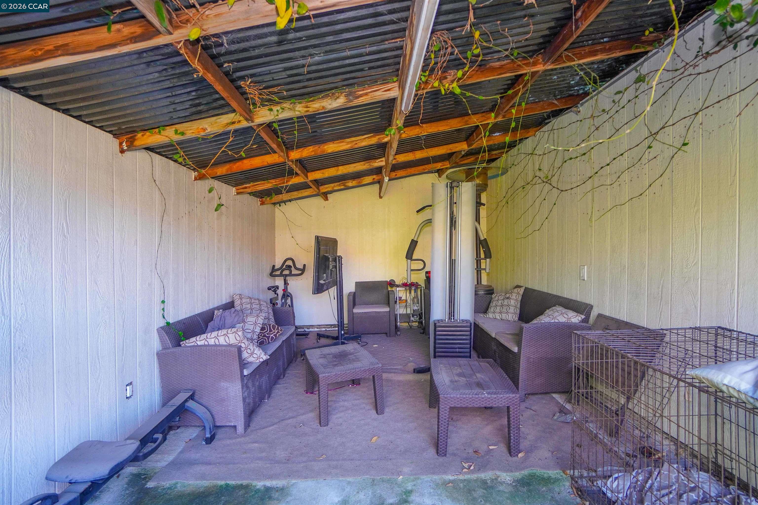 Detail Gallery Image 28 of 31 For 2614 Manhattan Beach Blvd, Redondo Beach,  CA 90278 - 4 Beds | 3 Baths