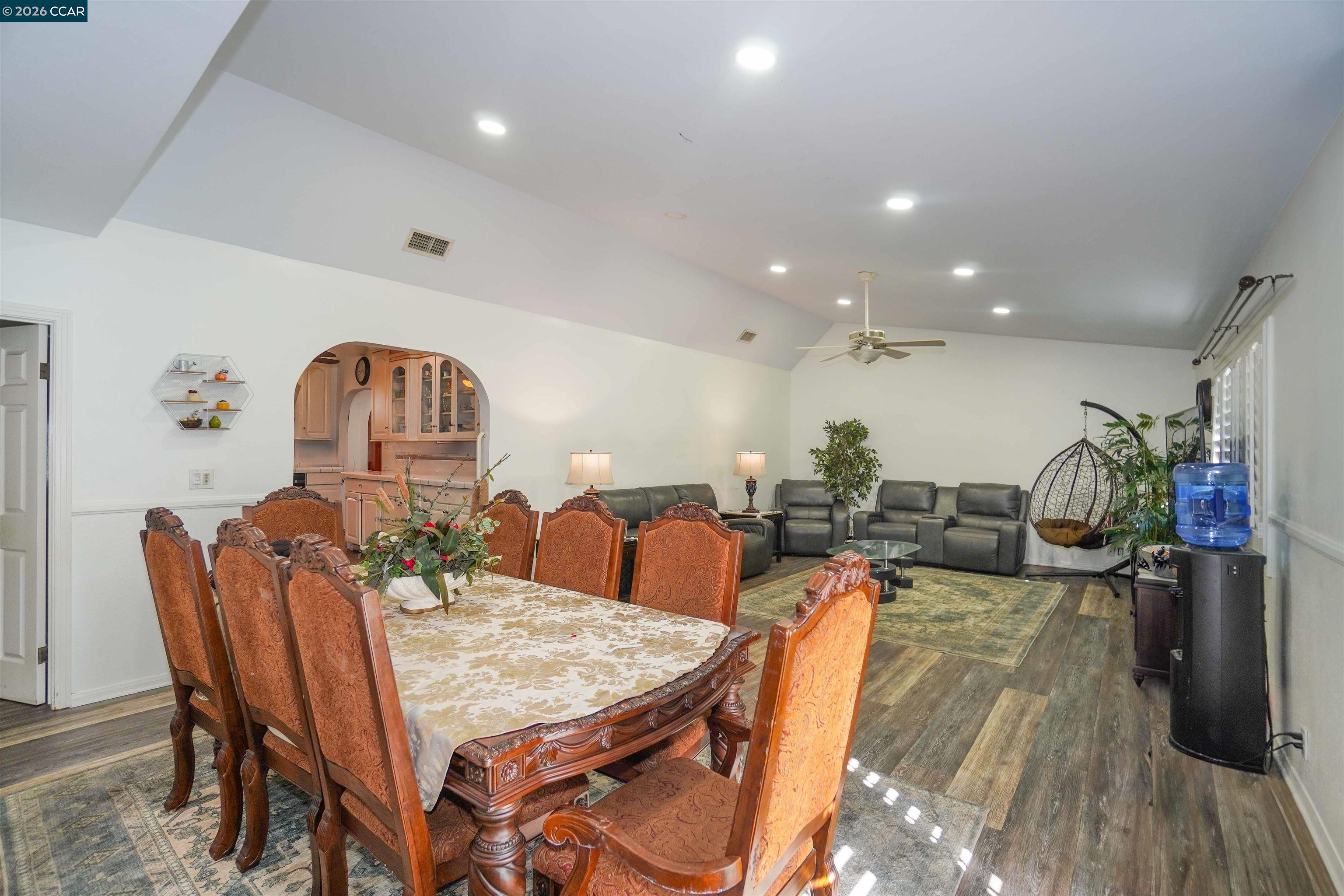 Detail Gallery Image 5 of 31 For 2614 Manhattan Beach Blvd, Redondo Beach,  CA 90278 - 4 Beds | 3 Baths