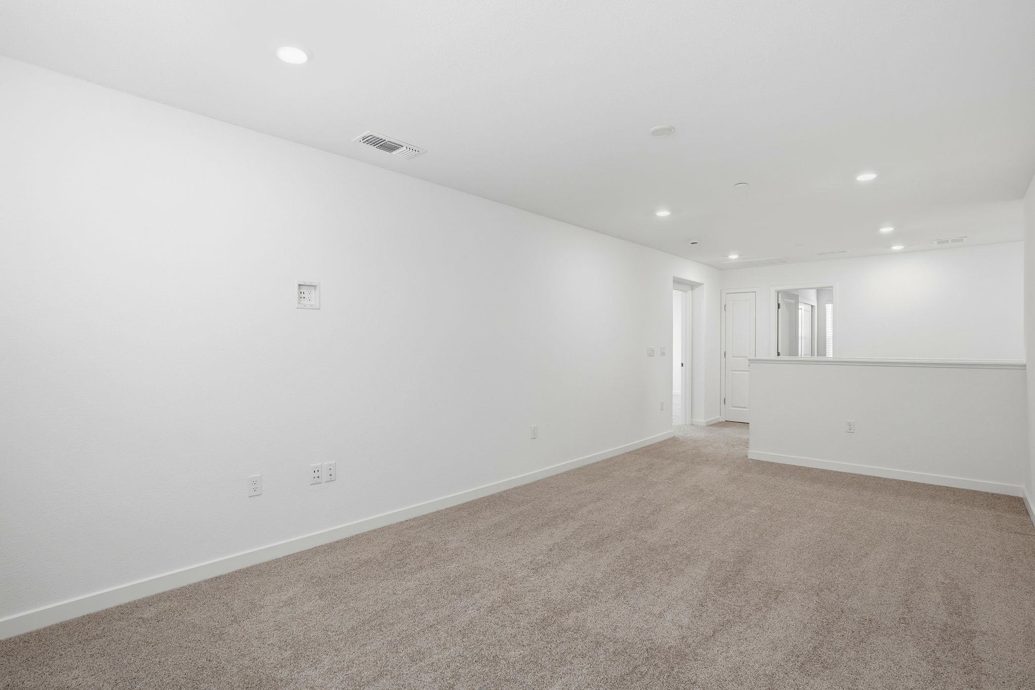 Detail Gallery Image 10 of 12 For 1012 Bluebell Circle, Discovery Bay,  CA 94505 - 5 Beds | 3/1 Baths