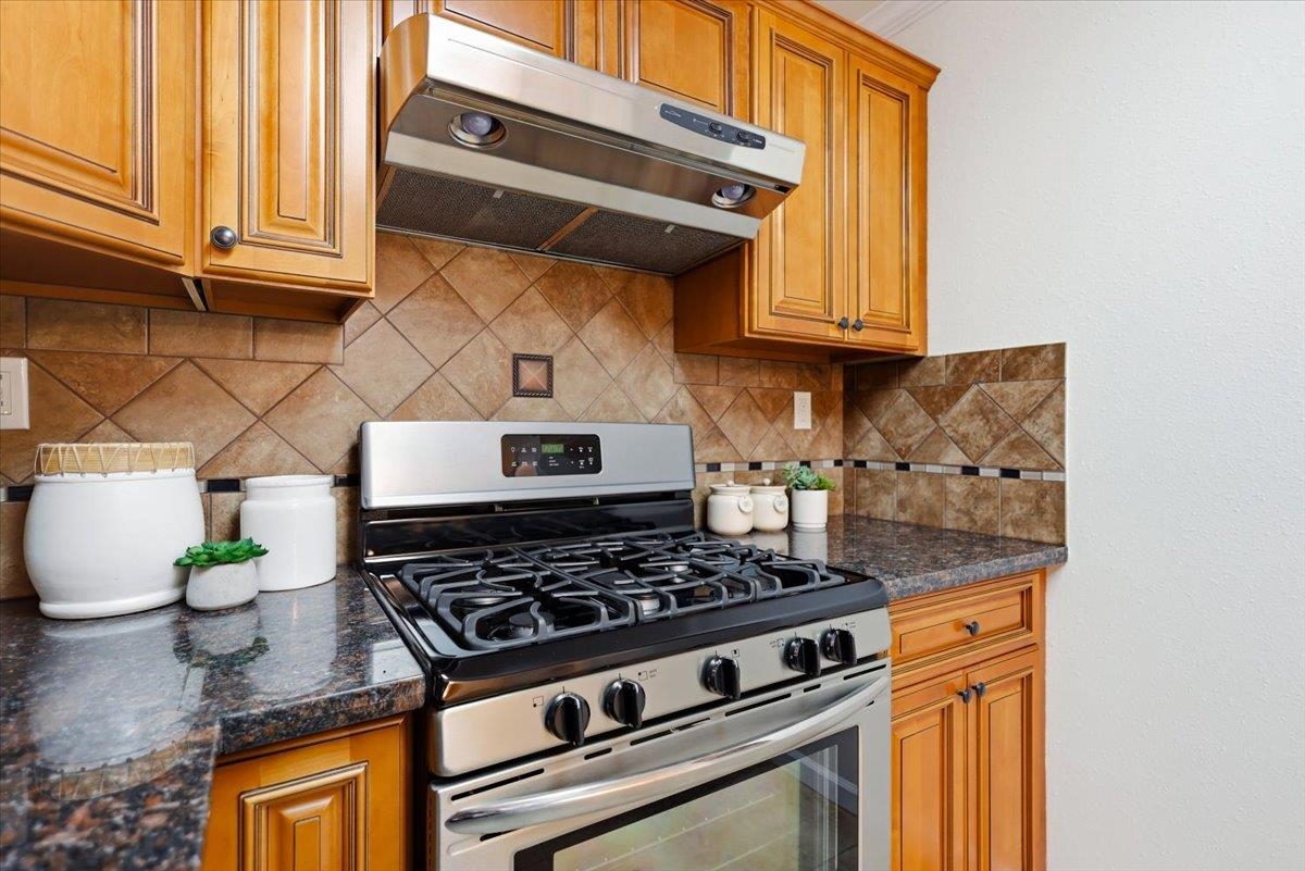 Detail Gallery Image 13 of 35 For 7447 Tamarack Dr, Dublin,  CA 94568 - 4 Beds | 3 Baths