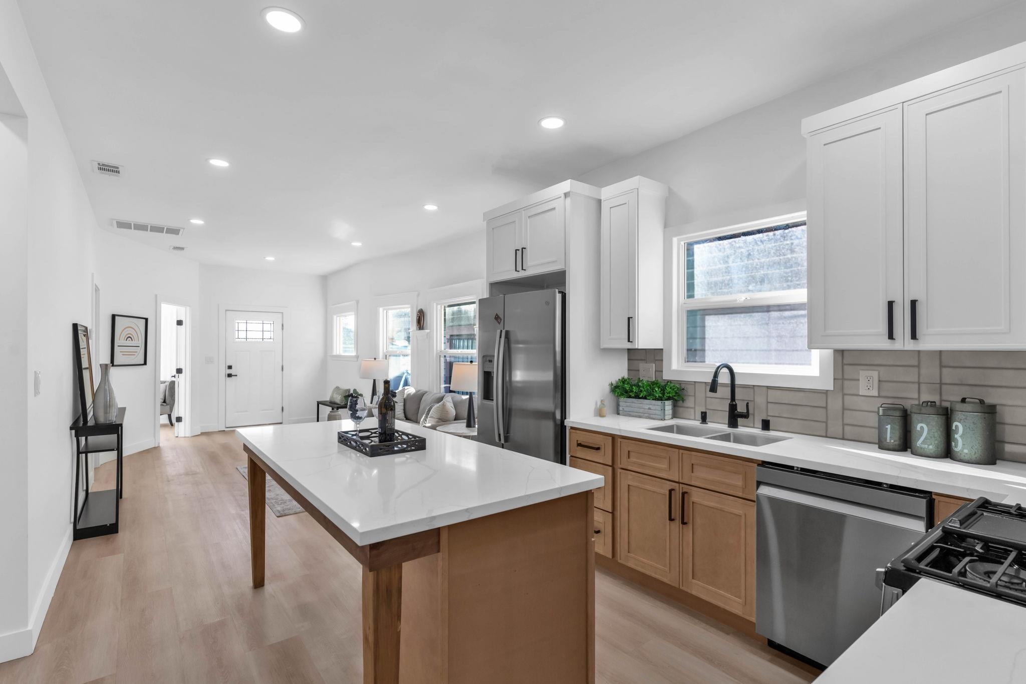 Detail Gallery Image 12 of 39 For 2912 E 22nd St, Oakland,  CA 94601 - 4 Beds | 3 Baths