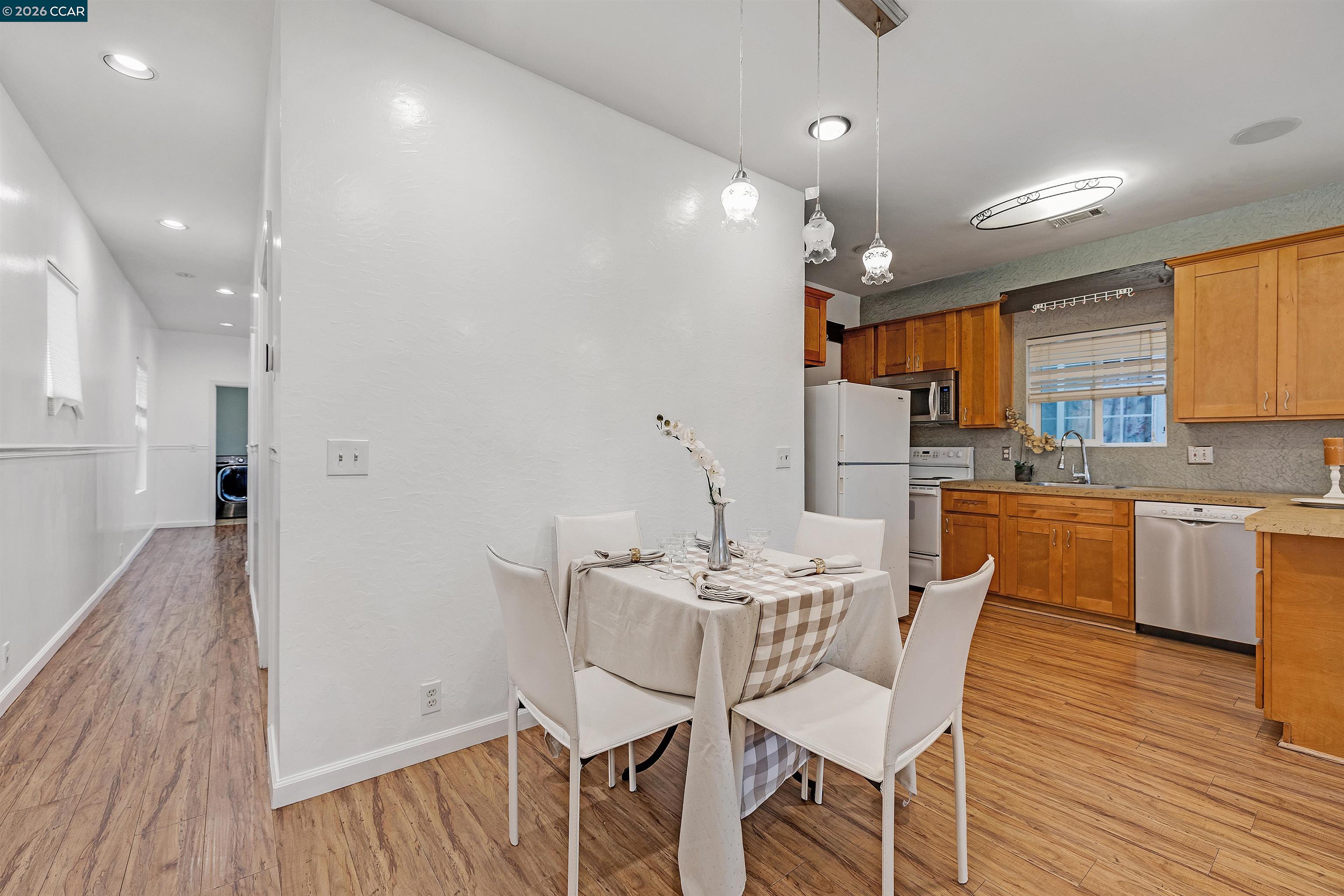 Detail Gallery Image 5 of 32 For 901 Florida Ave, Richmond,  CA 94804 - 2 Beds | 2 Baths