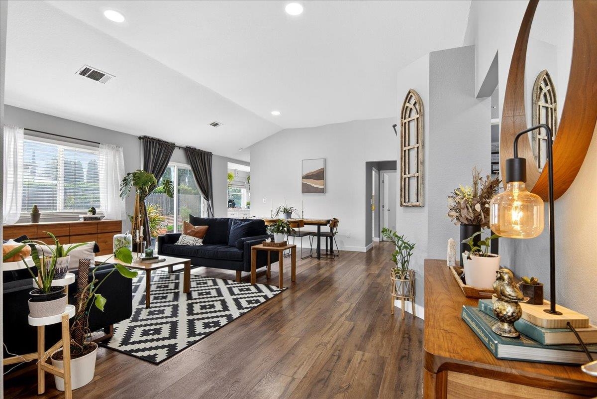 Detail Gallery Image 2 of 41 For 1781 Chandon Way, Oakley,  CA 94561 - 3 Beds | 2 Baths