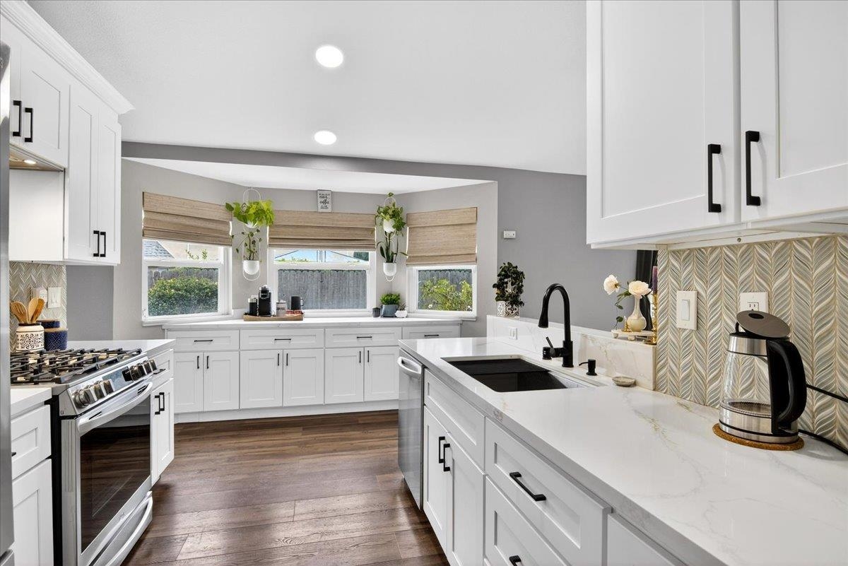 Detail Gallery Image 3 of 41 For 1781 Chandon Way, Oakley,  CA 94561 - 3 Beds | 2 Baths